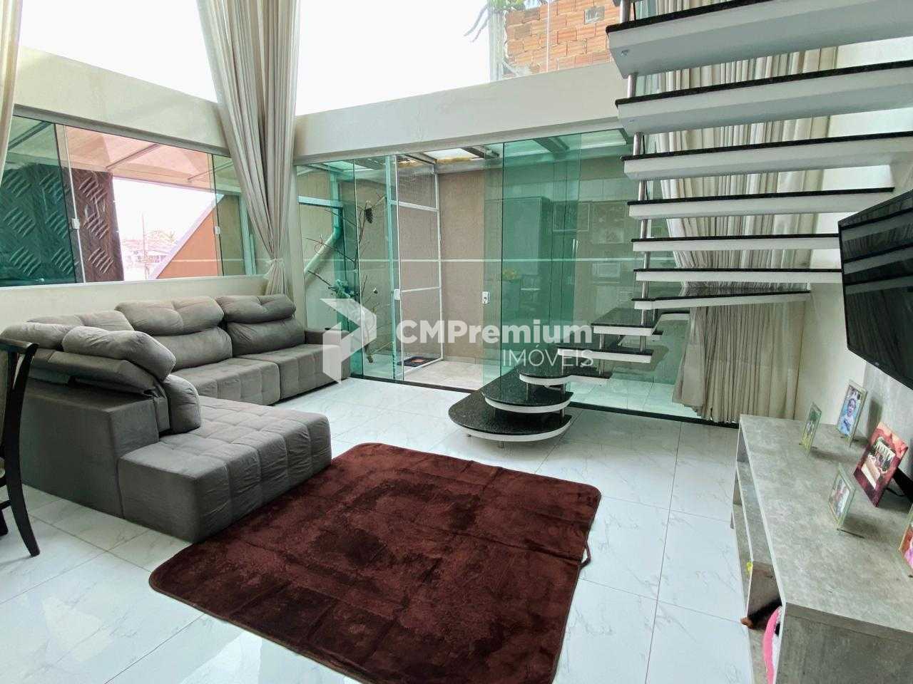 Sobrado Triplex Comercial com Renda, Suíte com Banheira e Área...