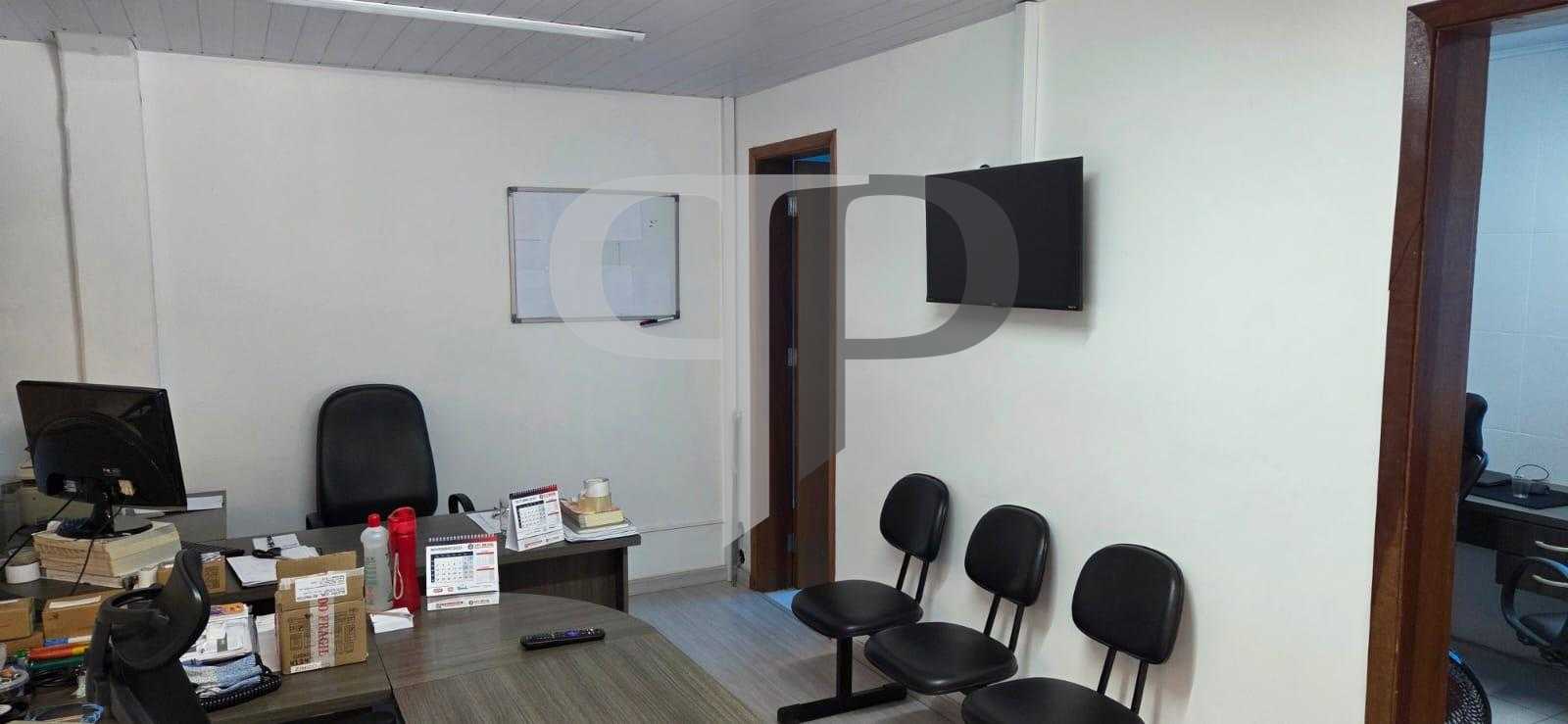 Barracão no CIC com 240 m , terreno de 480 m , pé-direito alto...