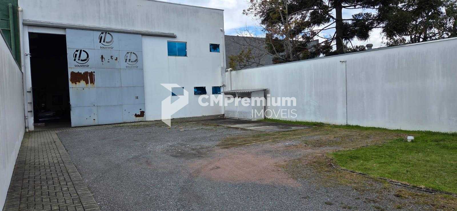 Barracão no CIC com 240 m , terreno de 480 m , pé-direito alto...