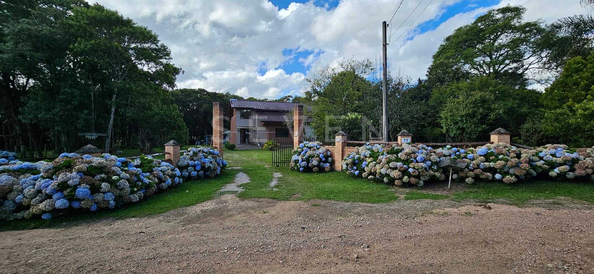 Excelente chácara em condomínio, plana, 03 suítes e piscina. S...