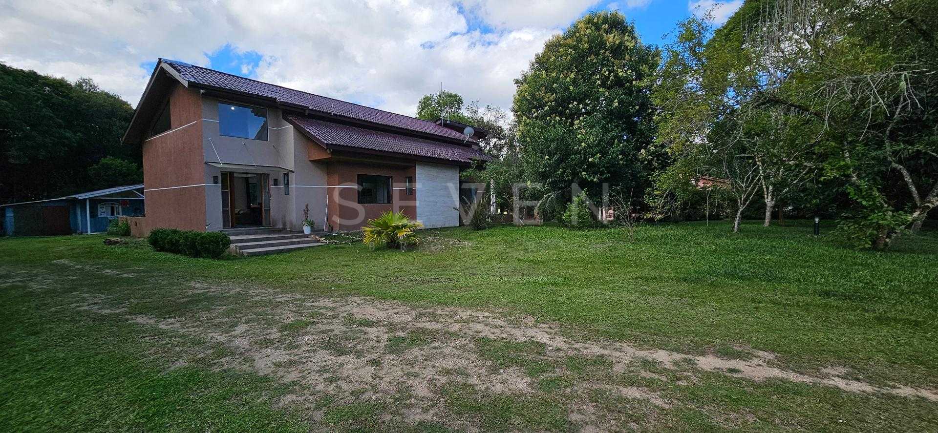 Excelente chácara em condomínio, plana, 03 suítes e piscina. S...