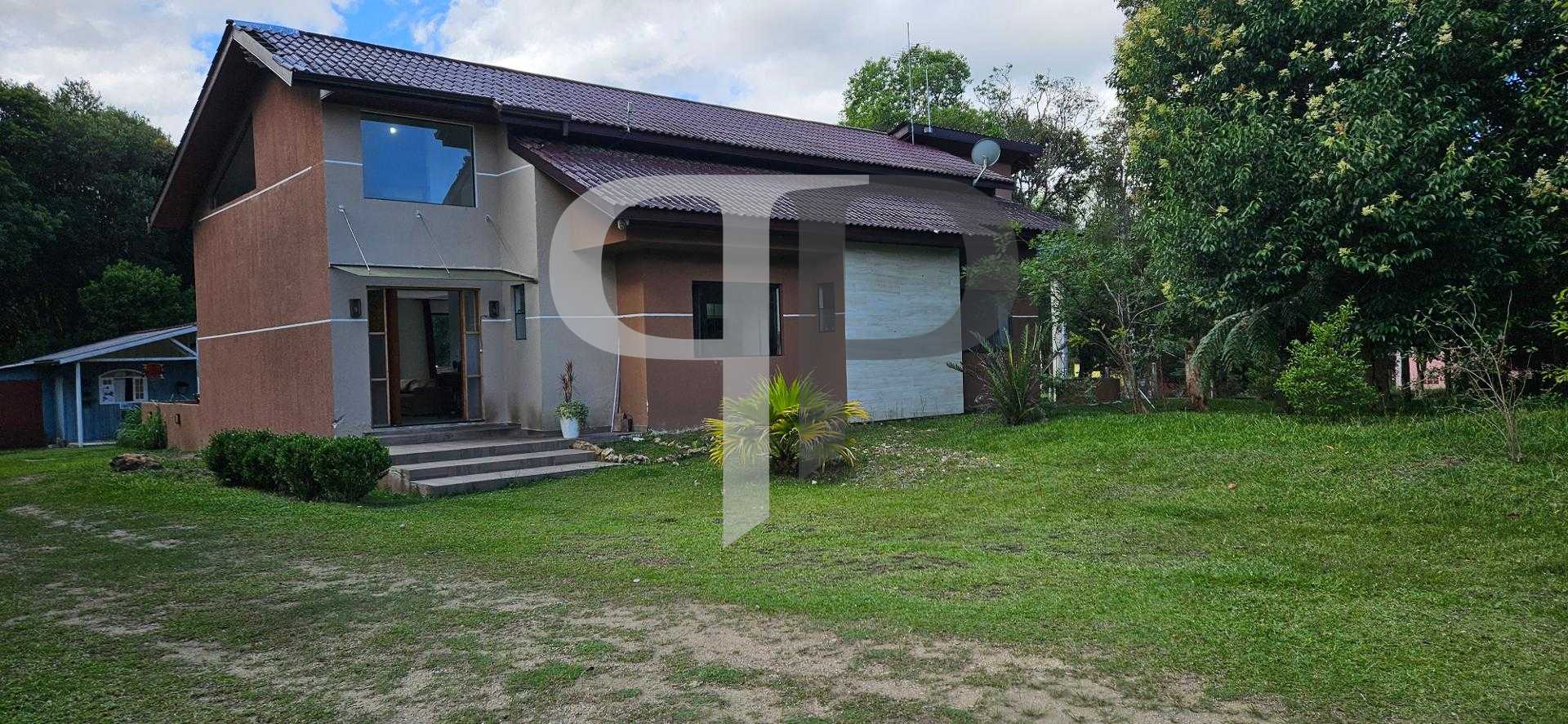 Excelente chácara em condomínio, plana, 03 suítes e piscina. S...