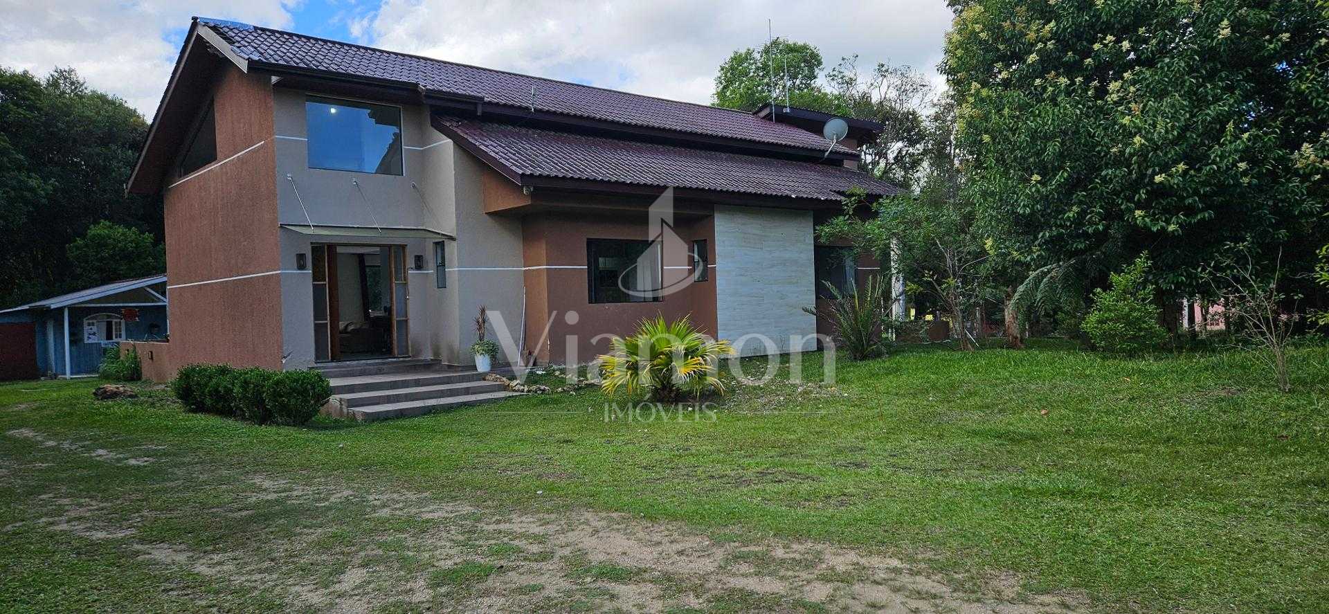 Excelente chácara em condomínio, plana, 03 suítes e piscina. S...