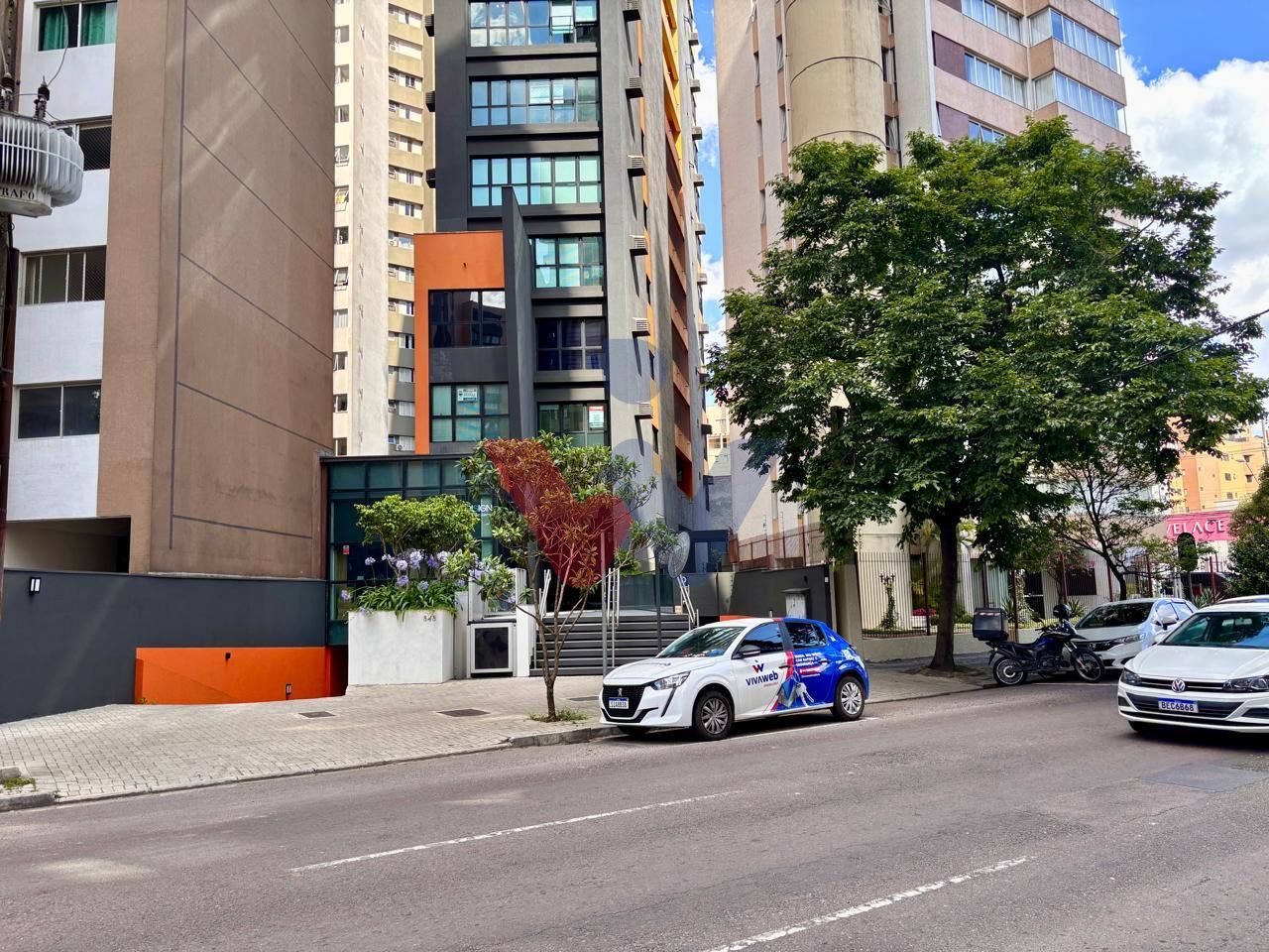 Sala Comercial no Champagnat com Batel  32m , 1 Vaga, Pronta p...