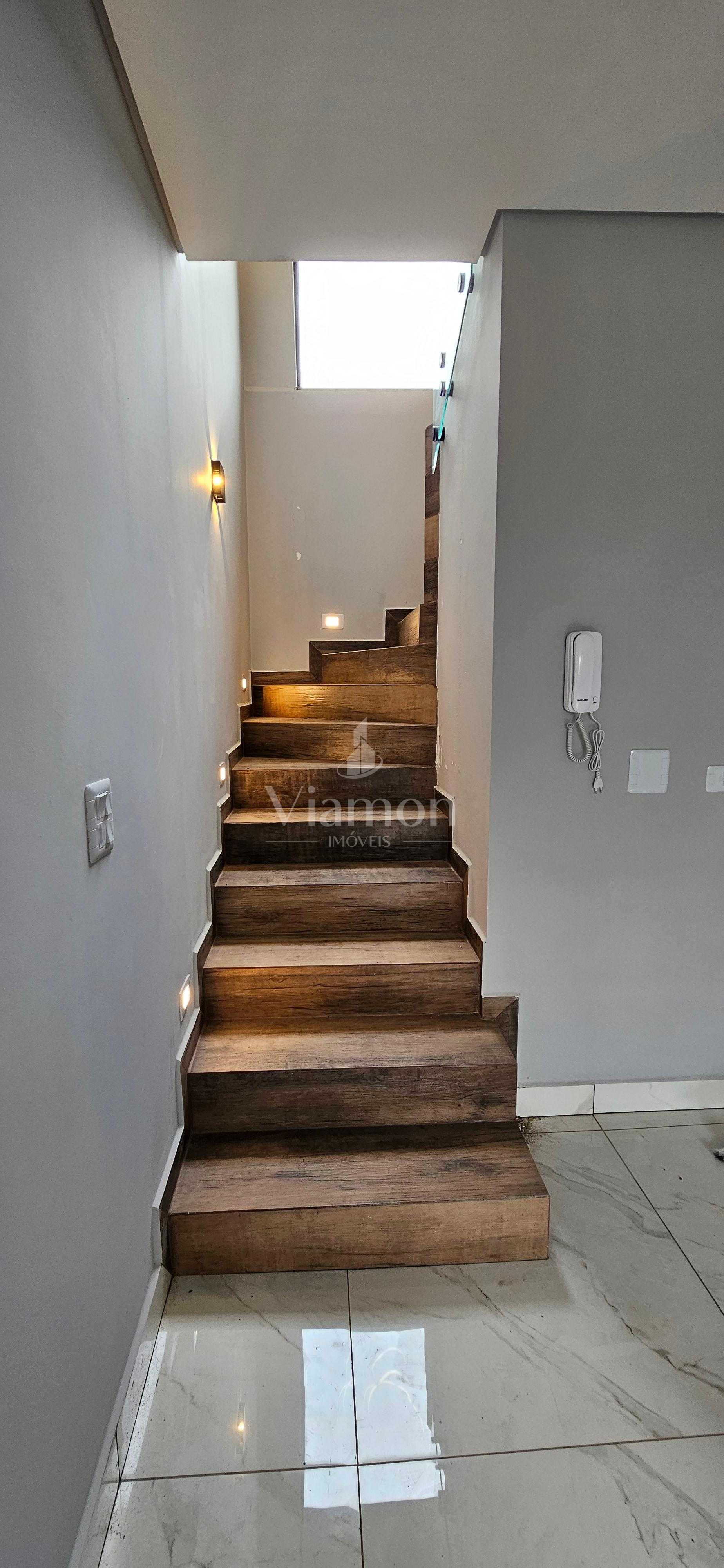 Sobrado Moderno de 120 m  com Terreno Amplo nos Fundos  São M...