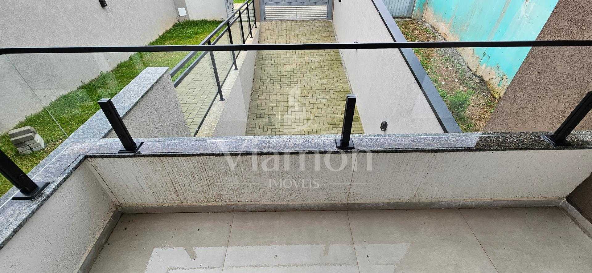 Sobrado Moderno de 120 m² com Terreno Amplo nos Fundos  São Ma...