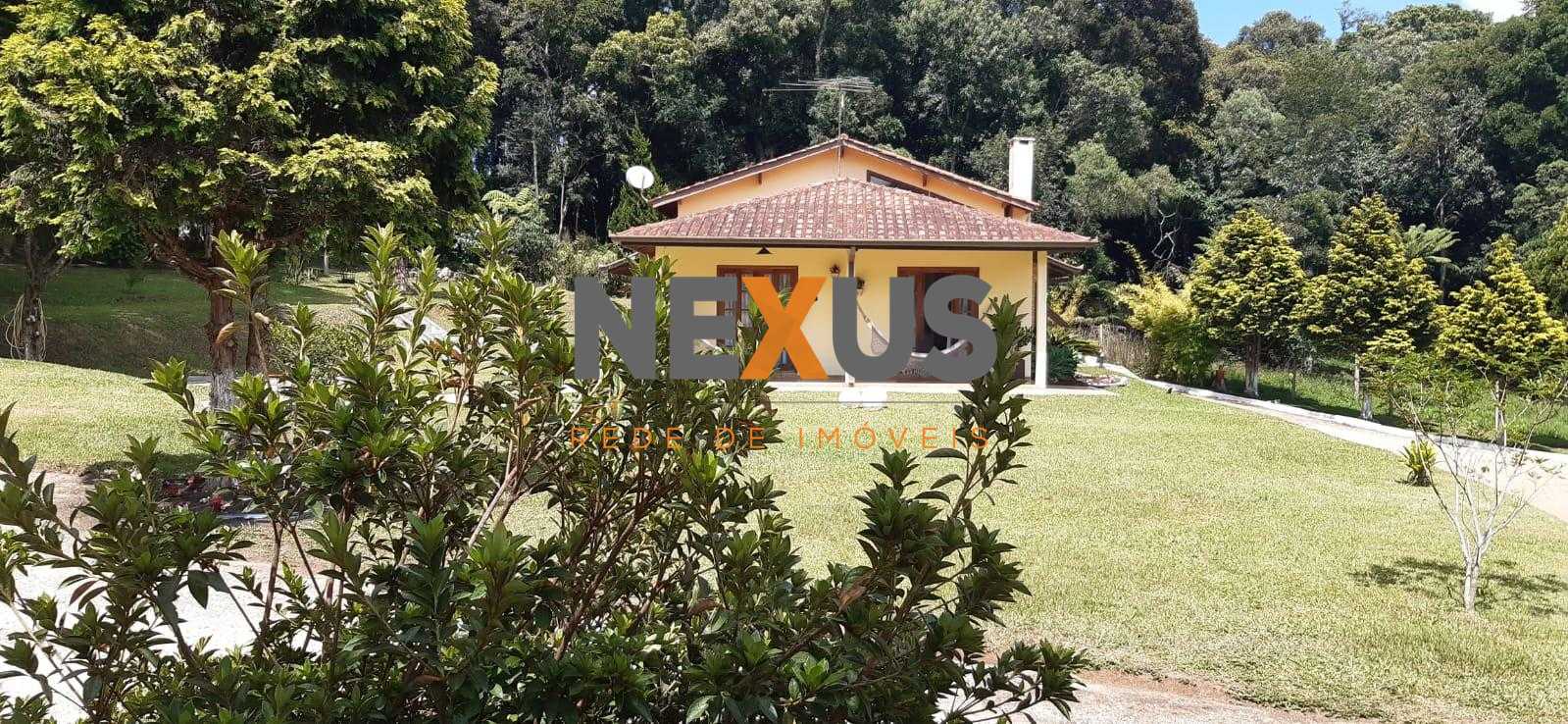 Chácara em condomínio com casa charmosa, estilo europeu com 10...