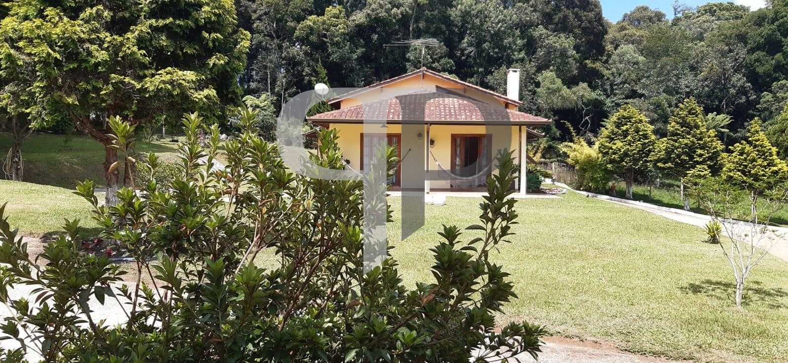 Chácara em condomínio com casa charmosa, estilo europeu com 10...