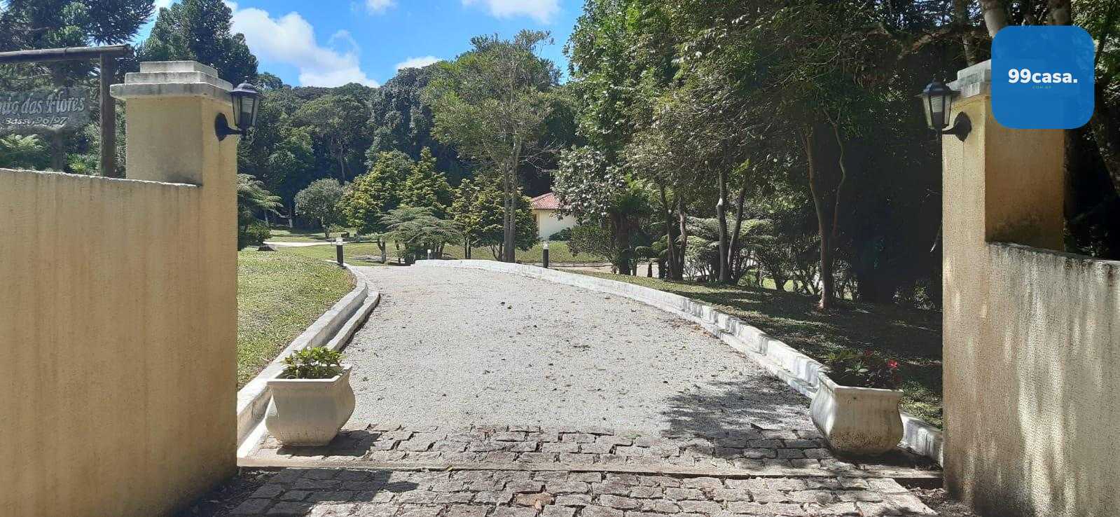 Chácara em condomínio com casa charmosa, estilo europeu com 10...