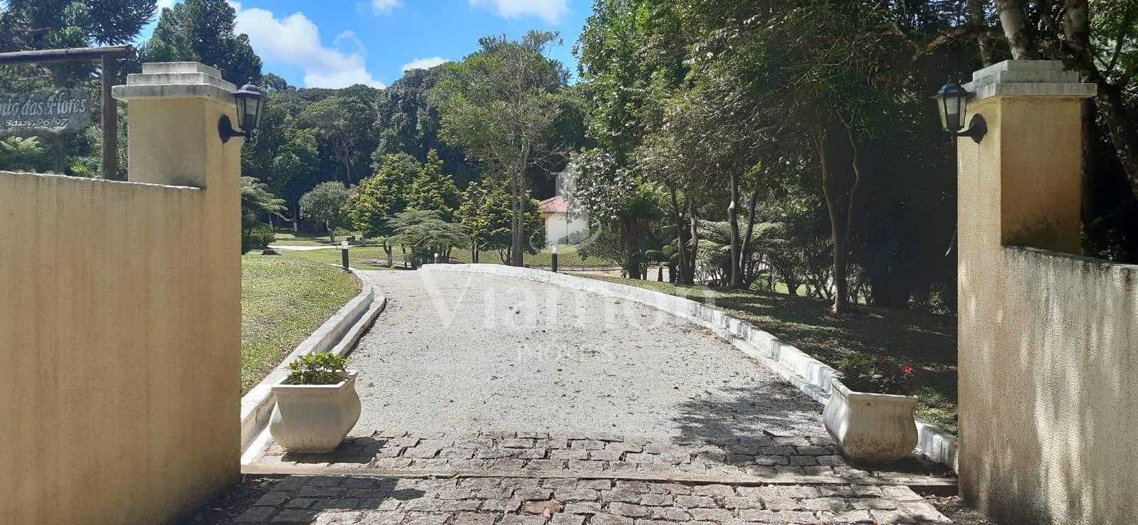 Chácara em condomínio com casa charmosa, estilo europeu com 10...