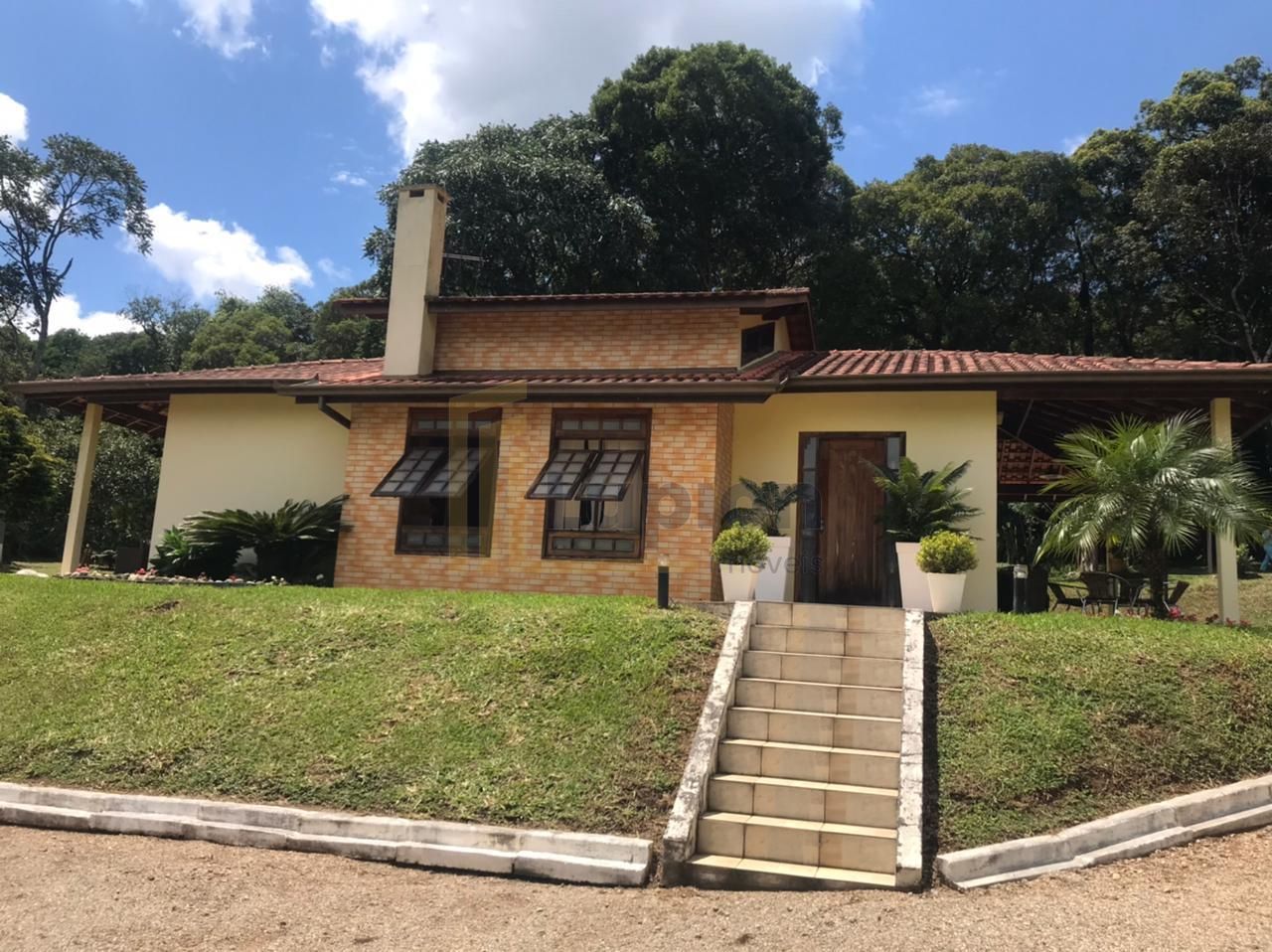 Chácara em condomínio com casa charmosa, estilo europeu com 10...