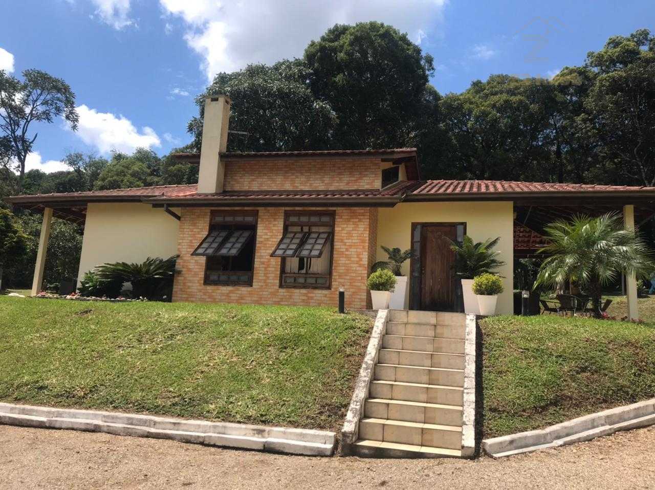 Chácara em condomínio com casa charmosa, estilo europeu com 10...