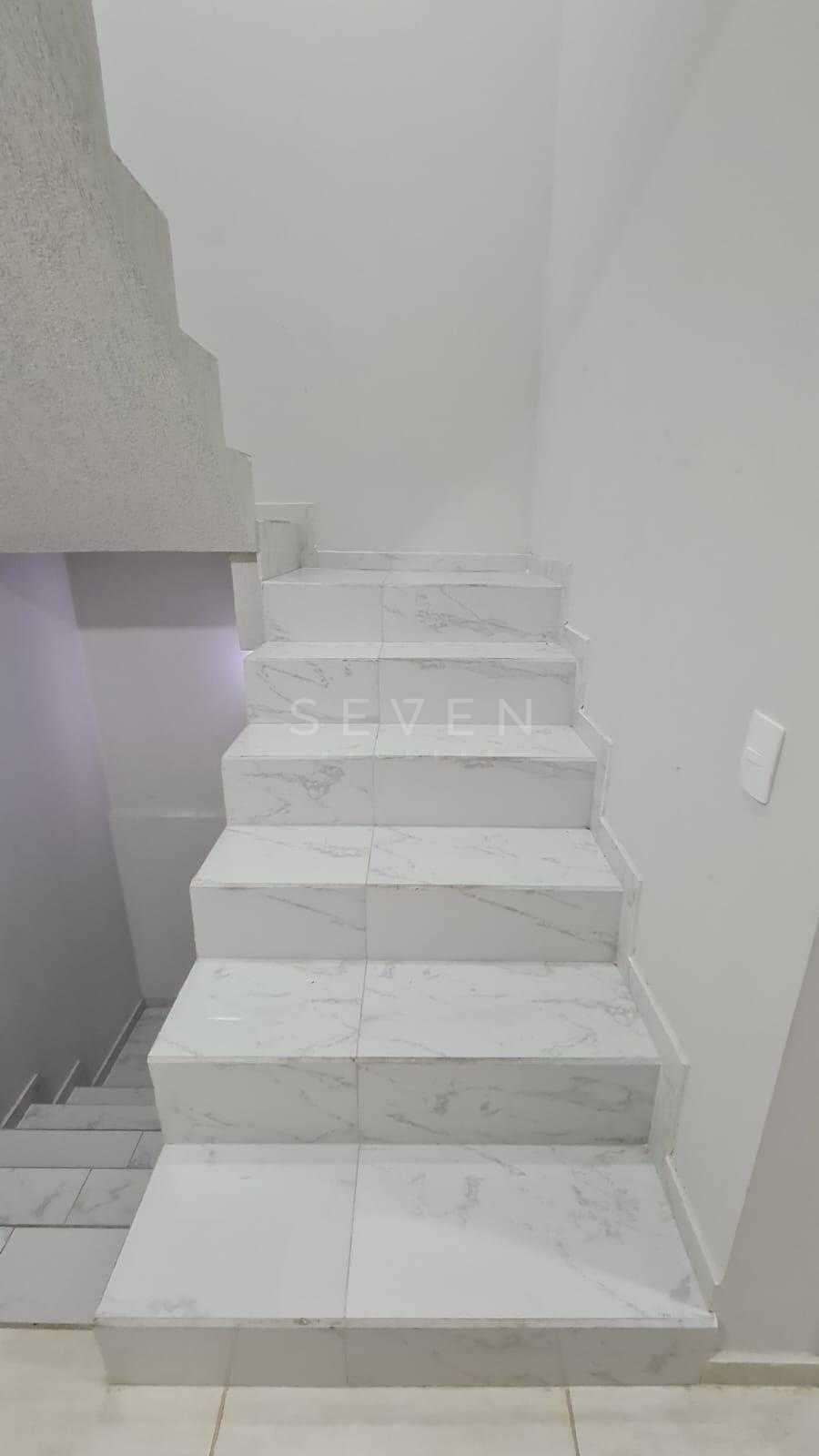 Sobrado Amplo no Condomínio Dona Hilda  6 Quartos, Churrasquei...