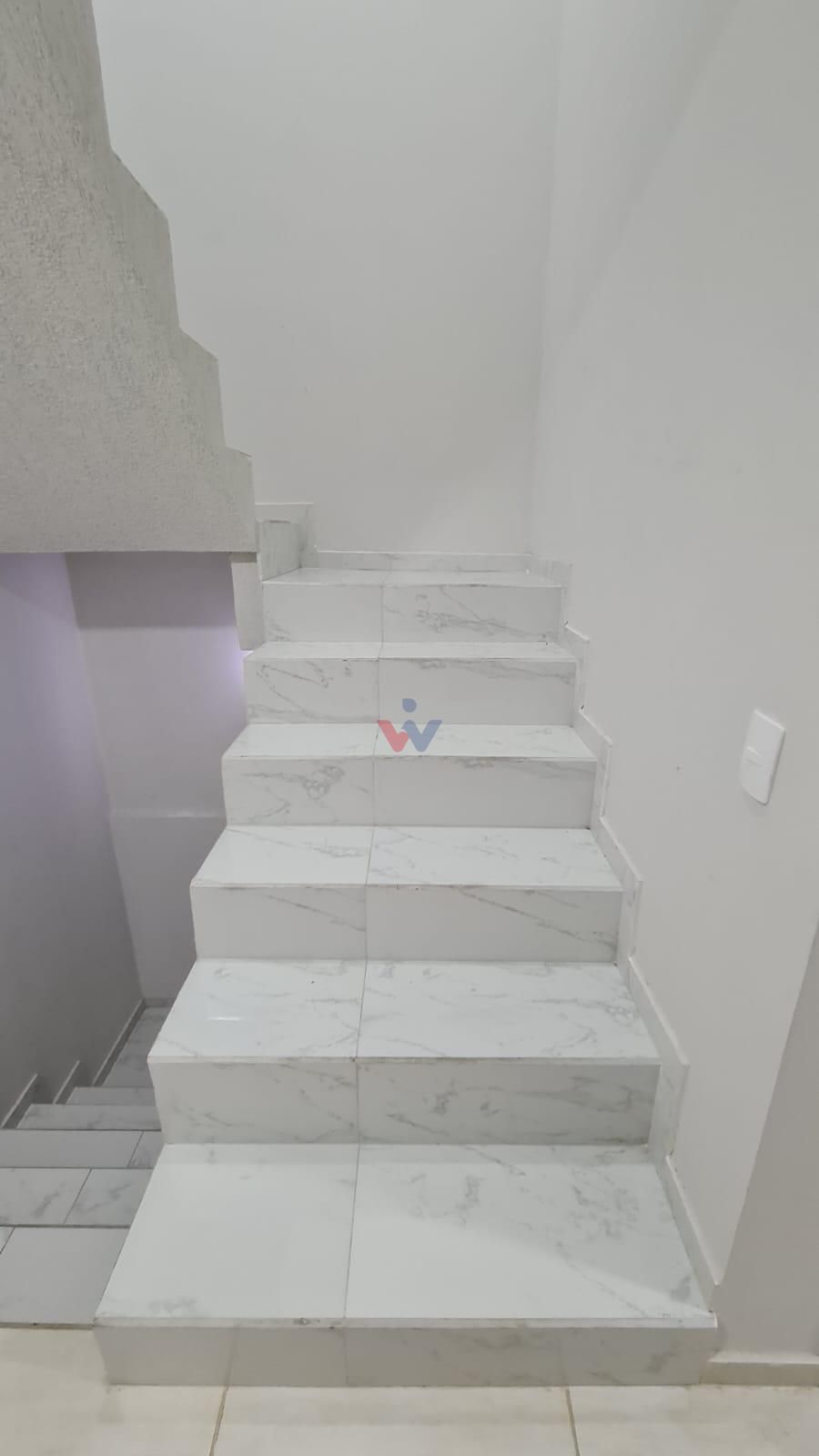 Sobrado Amplo no Condomínio Dona Hilda  6 Quartos, Churrasquei...