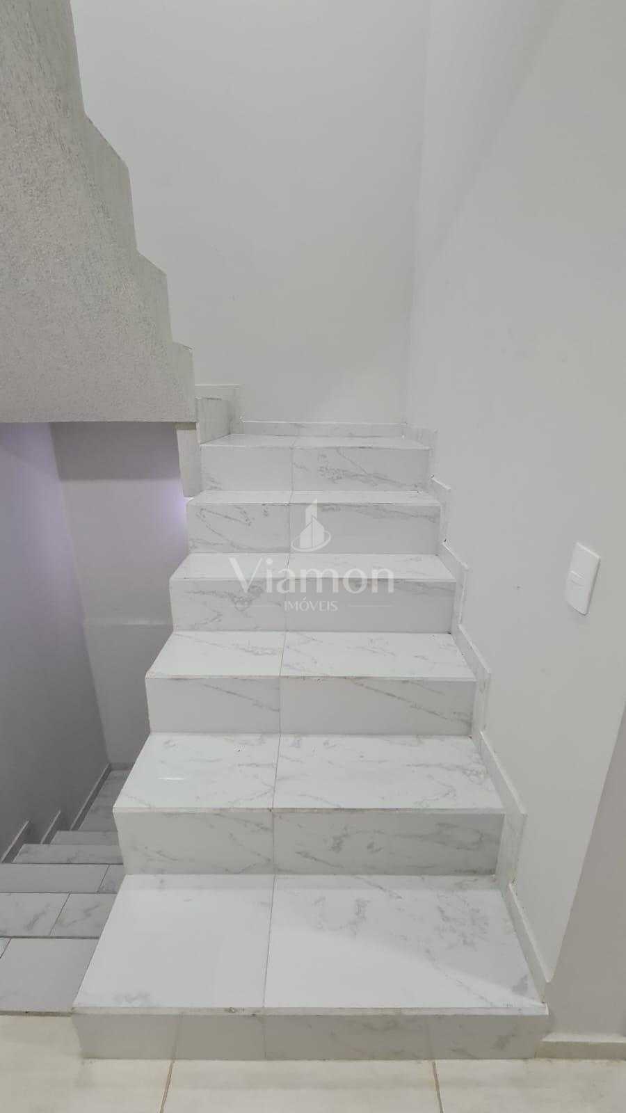 Sobrado Amplo no Condomínio Dona Hilda  6 Quartos, Churrasquei...