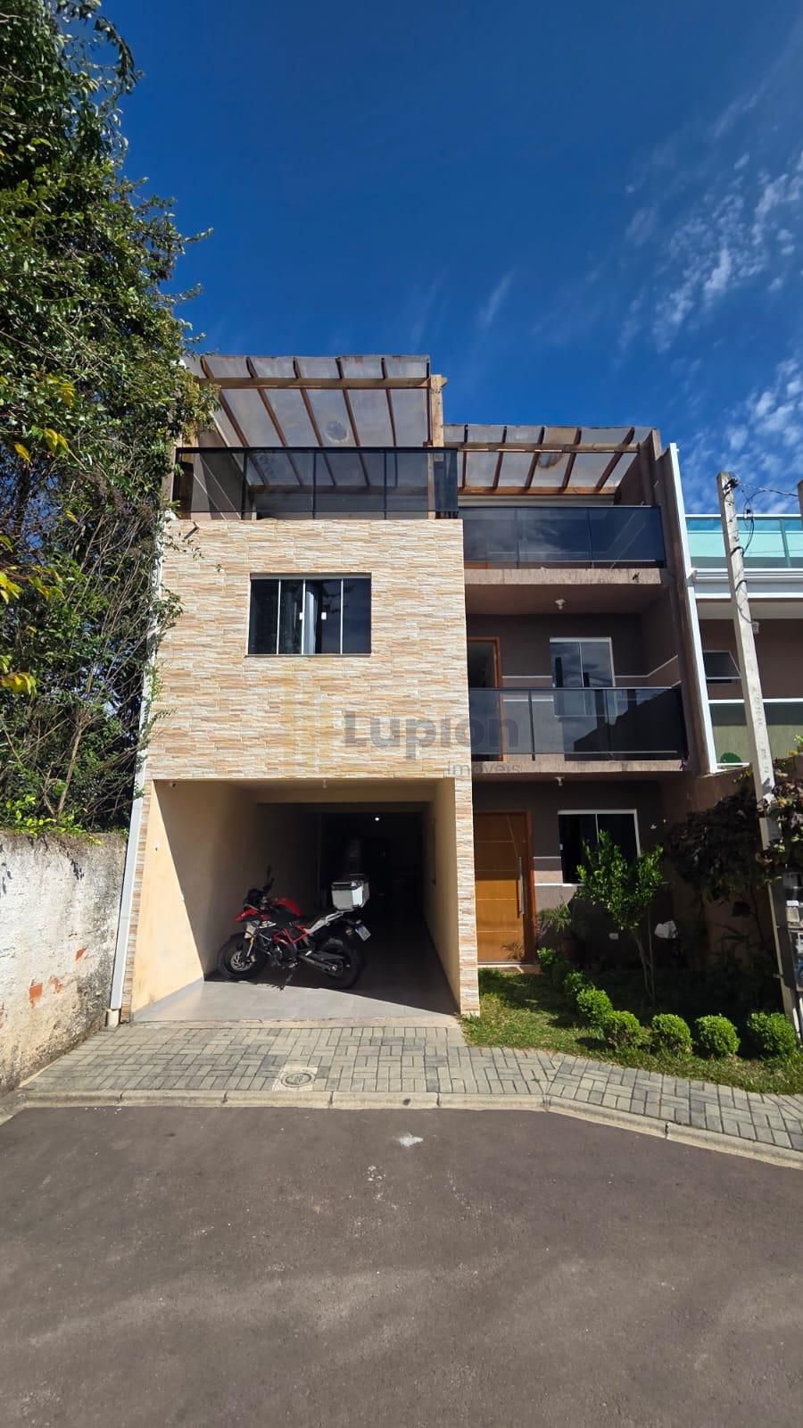 Sobrado Amplo no Condomínio Dona Hilda  6 Quartos, Churrasquei...