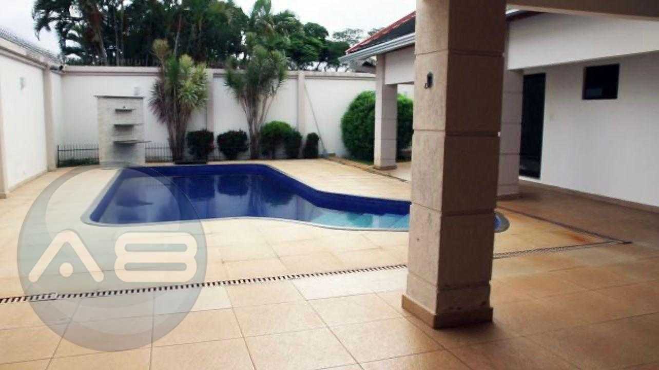 Sobrado de Alto Padr?o com 5 Su?tes e 704 m  ao Lado do Maring...