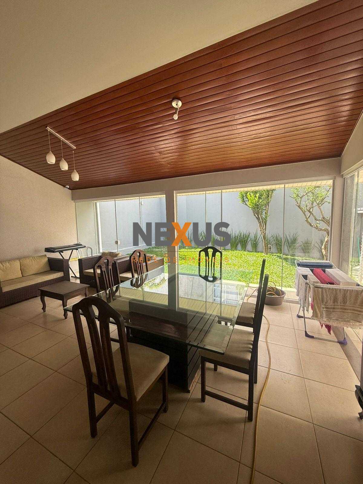 Casa com 3 quartos, suíte, área gourmet e espaço para viver gr...