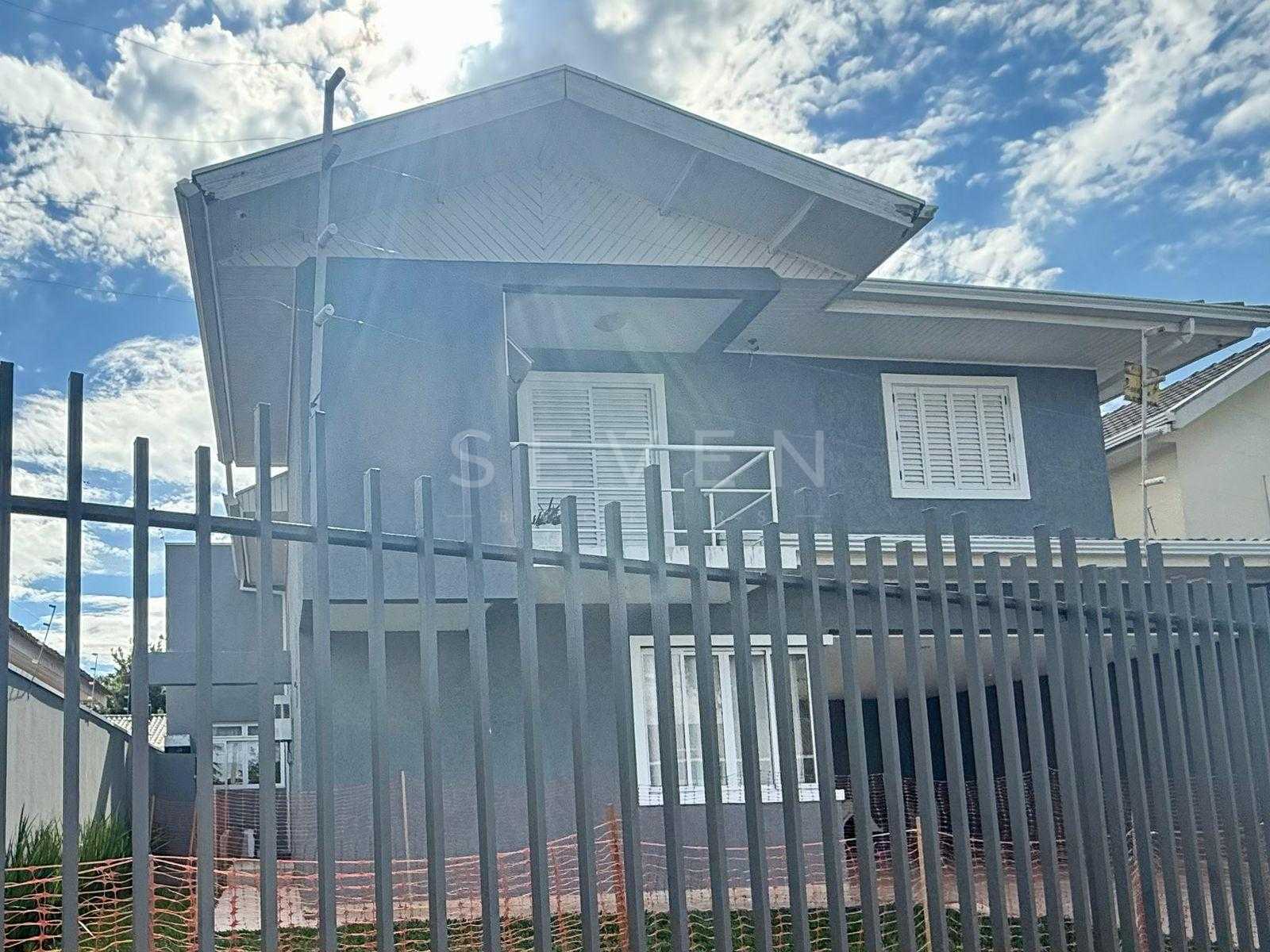 Casa ampla com 546 m  de terreno, 230 m  construídos, área gou...