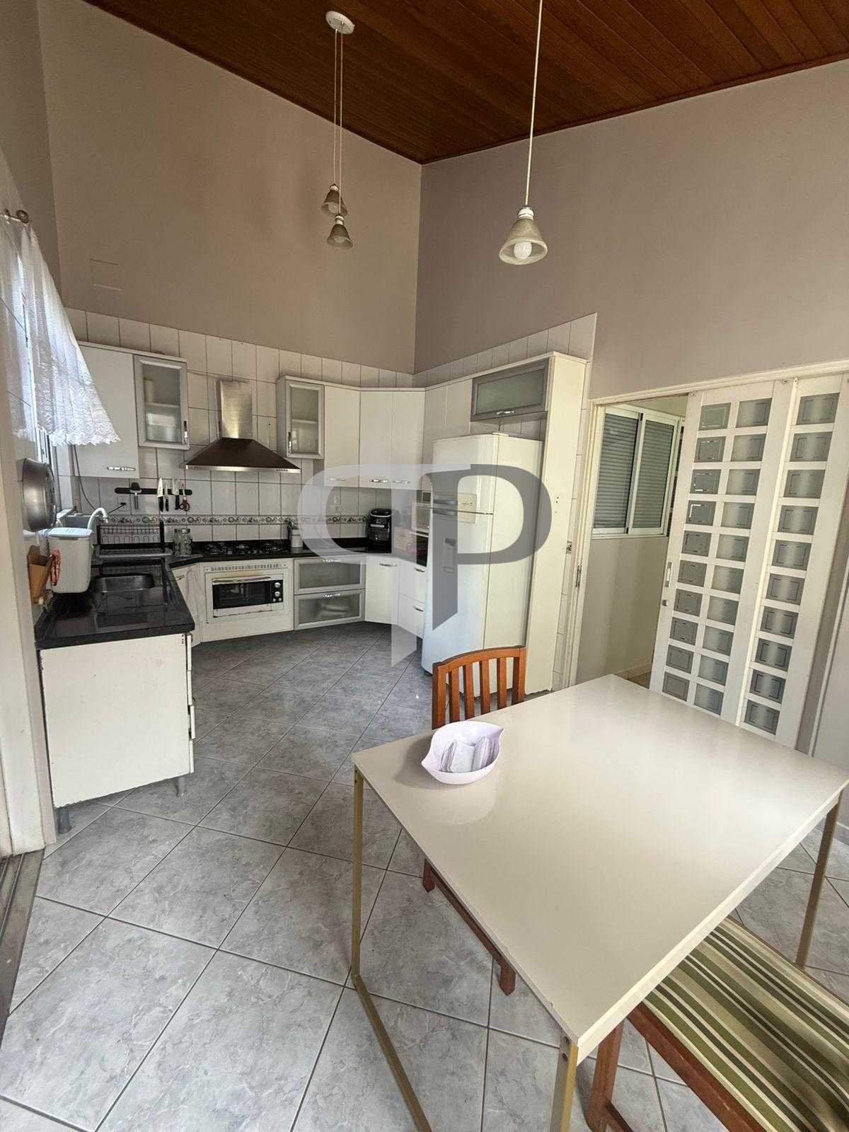 Casa com 3 quartos, suíte, área gourmet e espaço para viver gr...