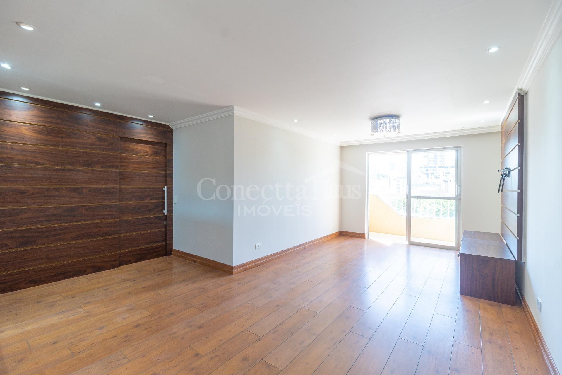 Apartamento de 100 m , ensolarado e desocupado no melhor do Ág...