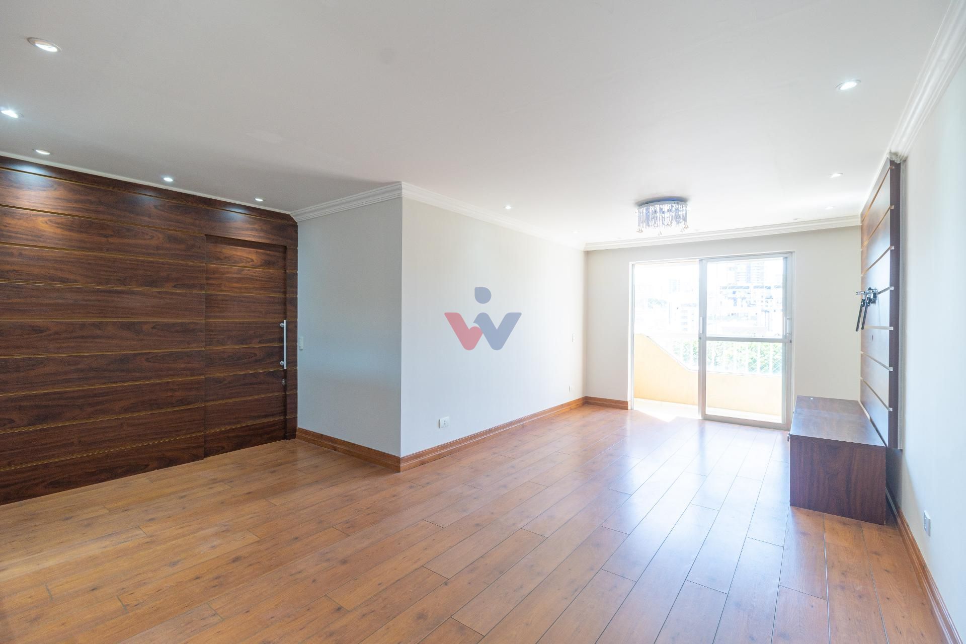 Apartamento de 100 m , ensolarado e desocupado no melhor do Ág...