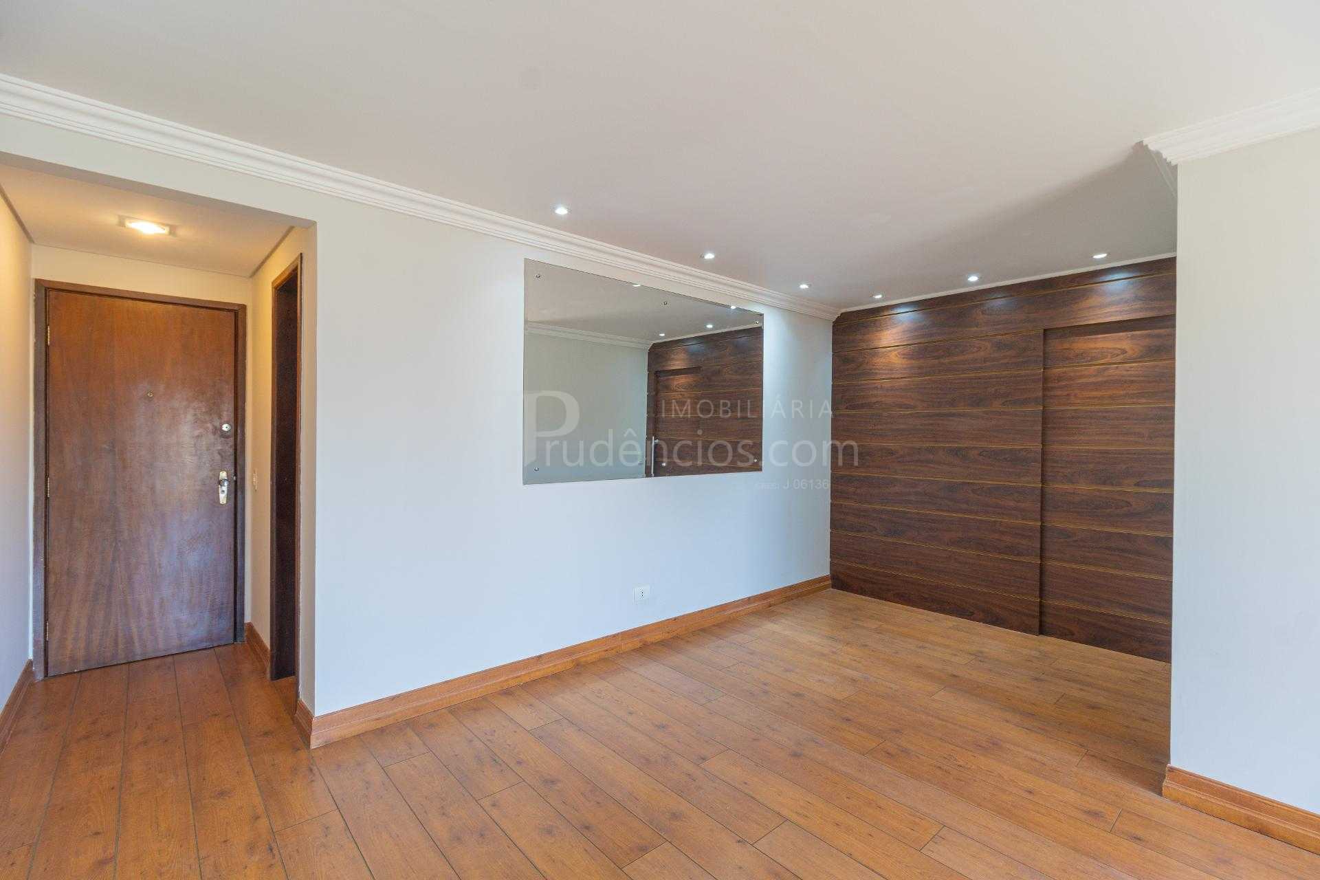 Apartamento de 100 m , ensolarado e desocupado no melhor do Ág...