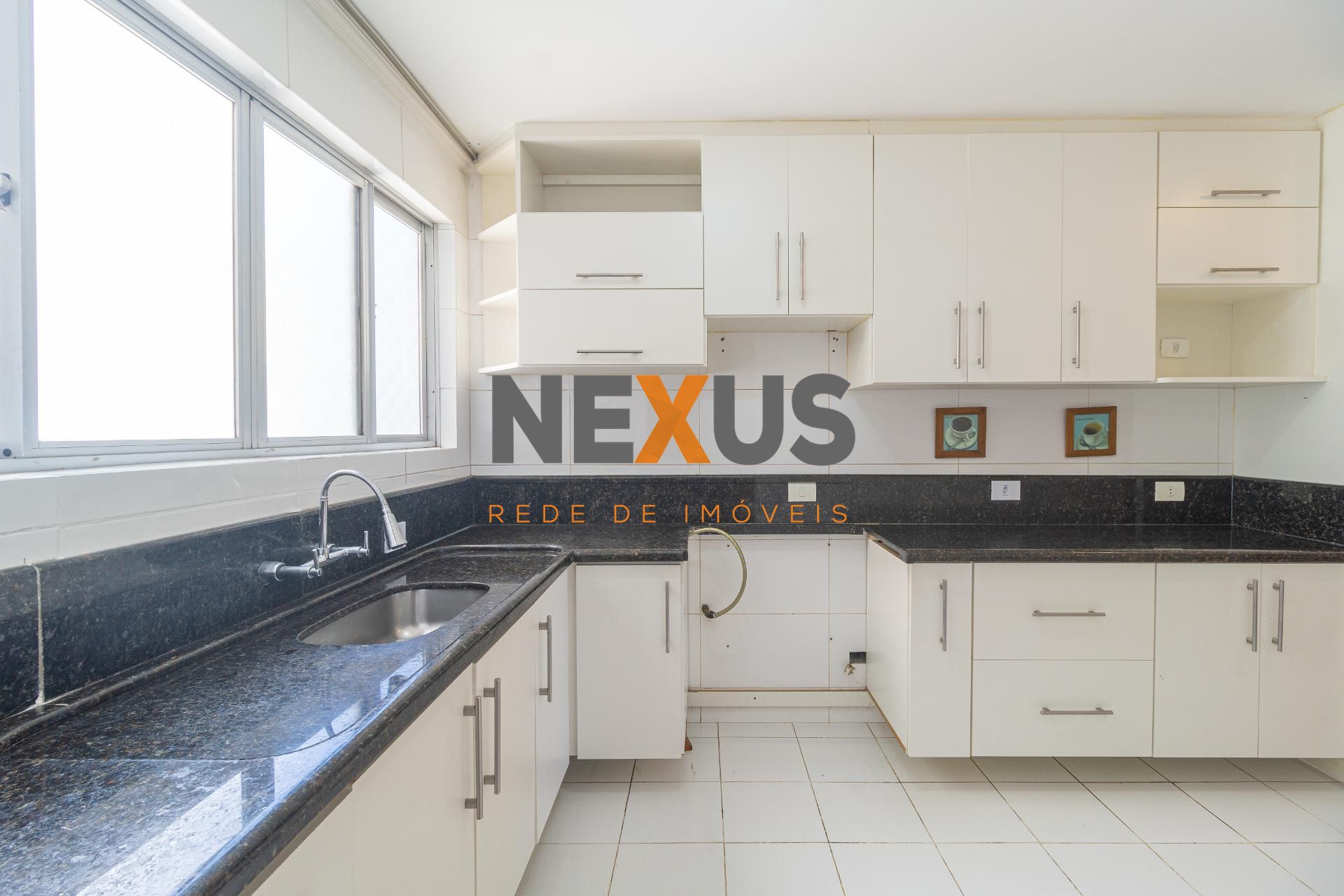 Apartamento de 100 m , ensolarado e desocupado no melhor do Ág...