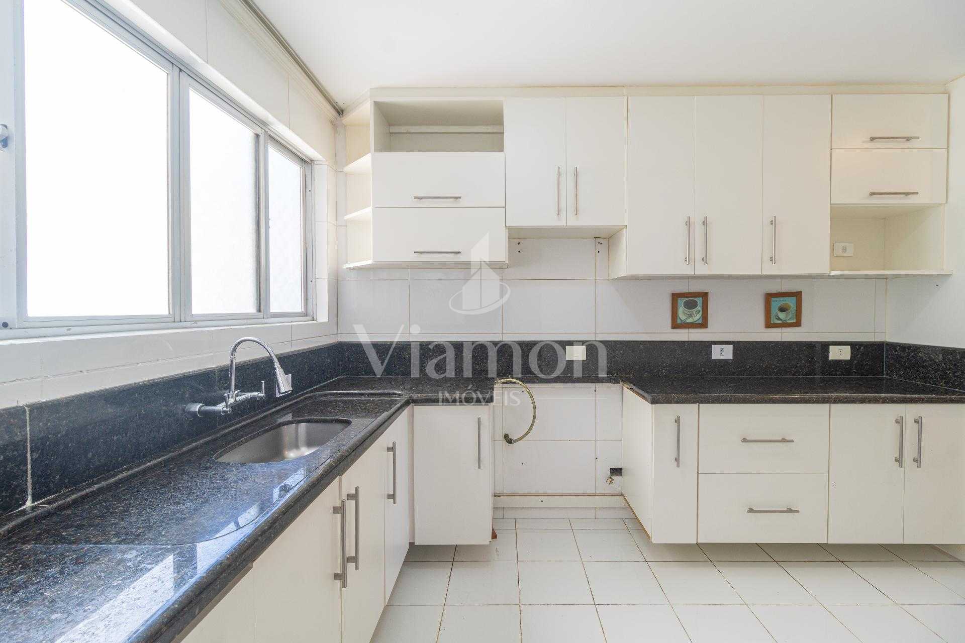 Apartamento de 100 m , ensolarado e desocupado no melhor do Ág...