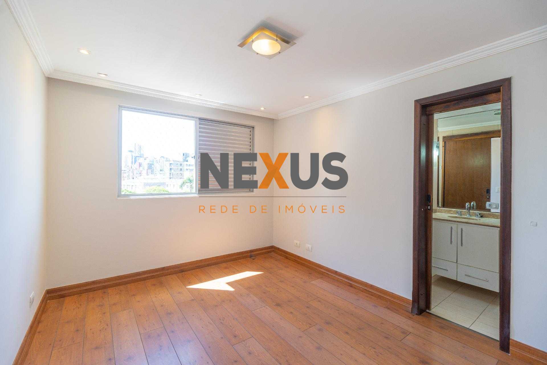 Apartamento de 100 m , ensolarado e desocupado no melhor do Ág...