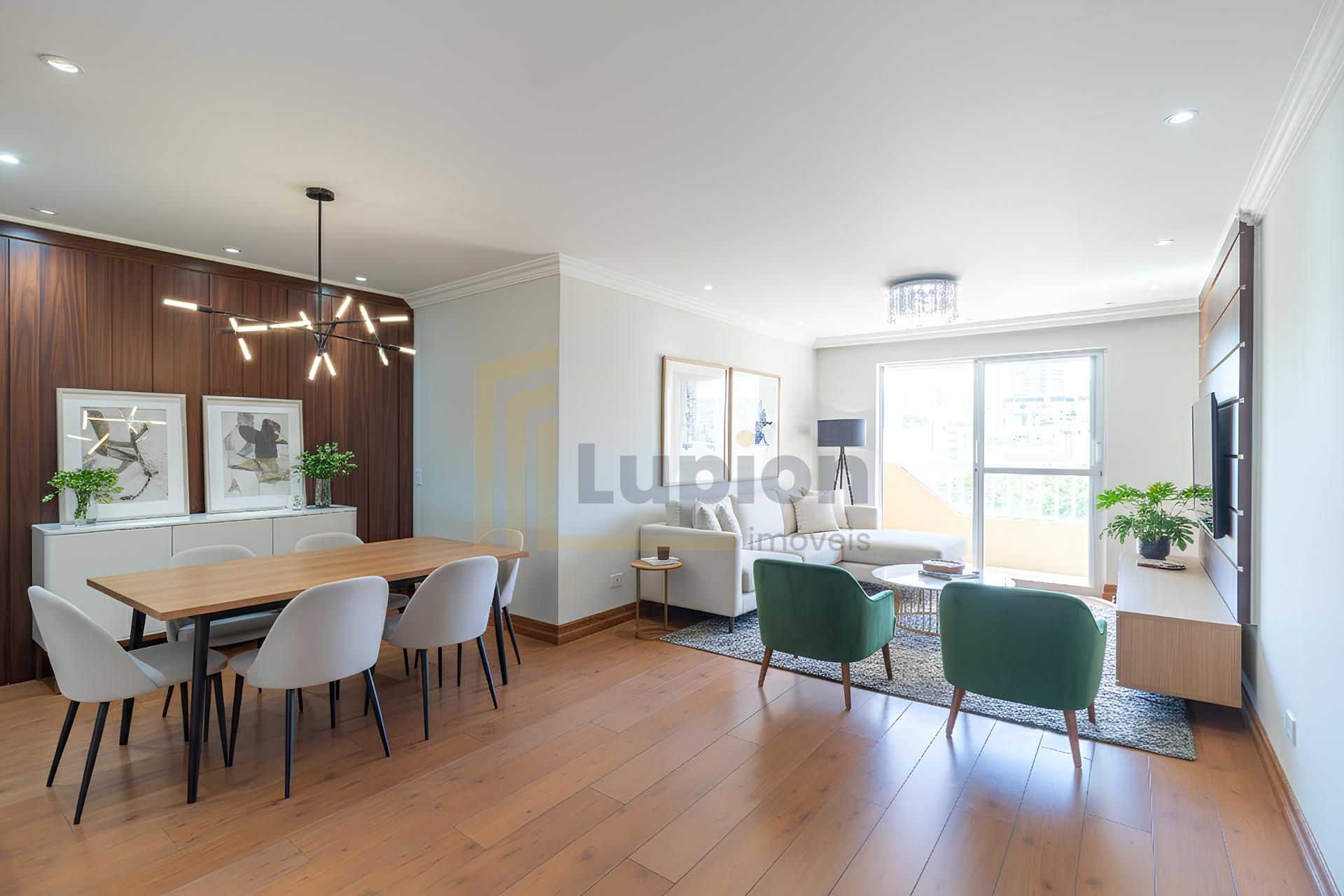 Apartamento de 100 m , ensolarado e desocupado no melhor do Ág...