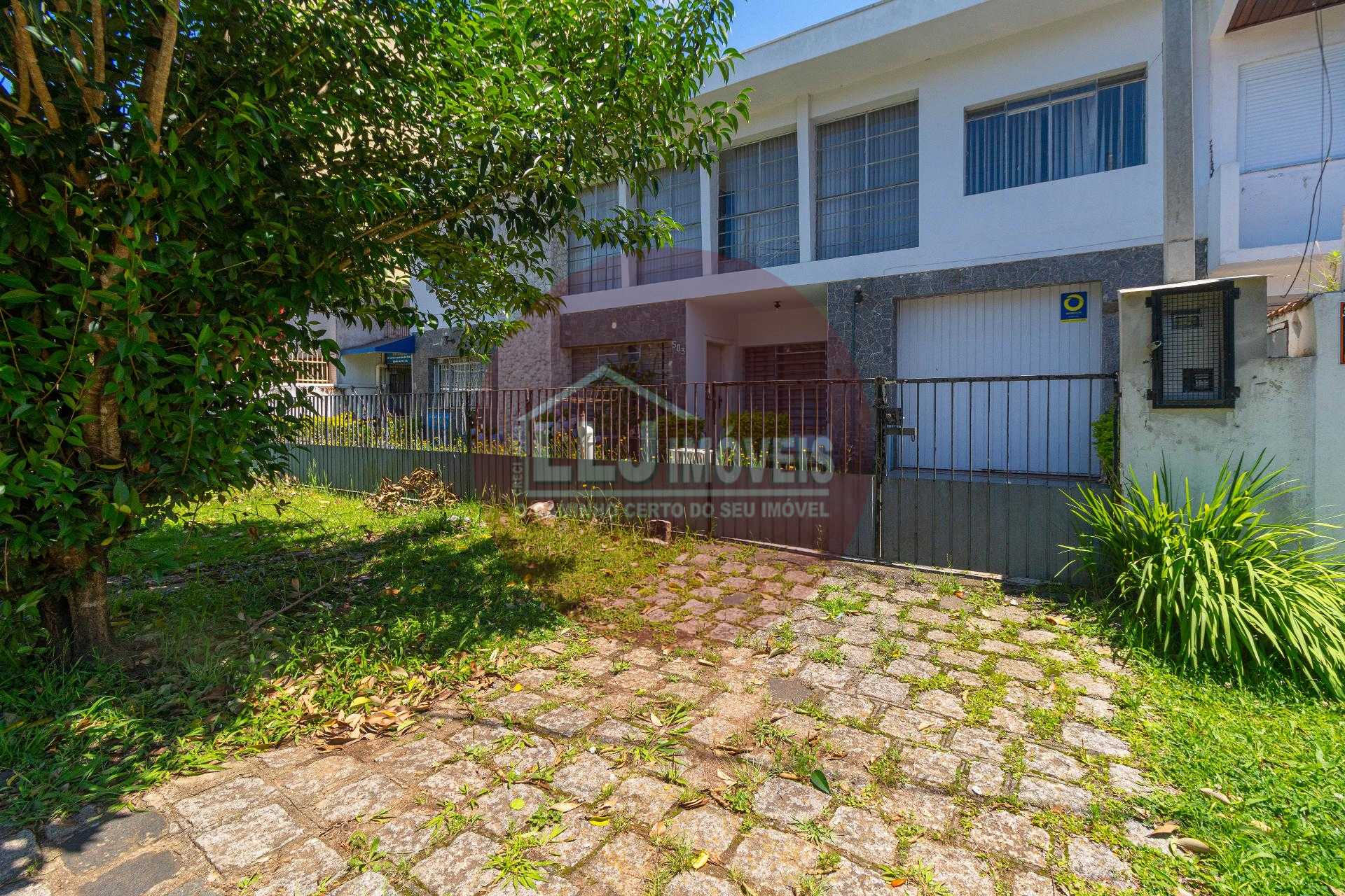 Casa ampla no Alto da XV  400m , 04 suítes, edícula com churrasqueira e localização nobre
