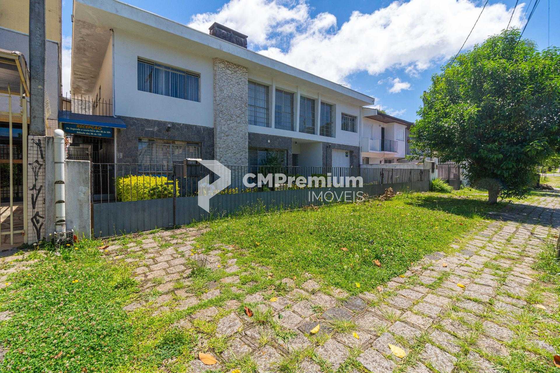 Casa ampla no Alto da XV  400m , 04 suítes, edícula com churra...