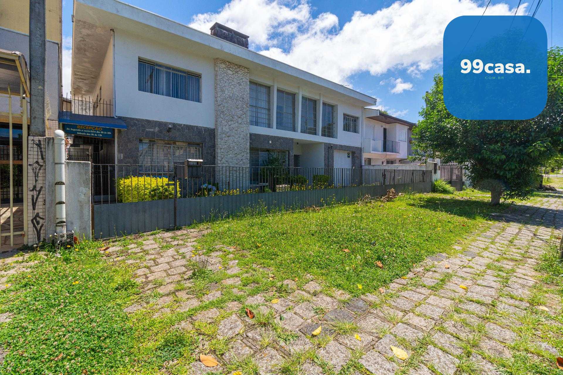 Casa ampla no Alto da XV  400m , 04 suítes, edícula com churra...