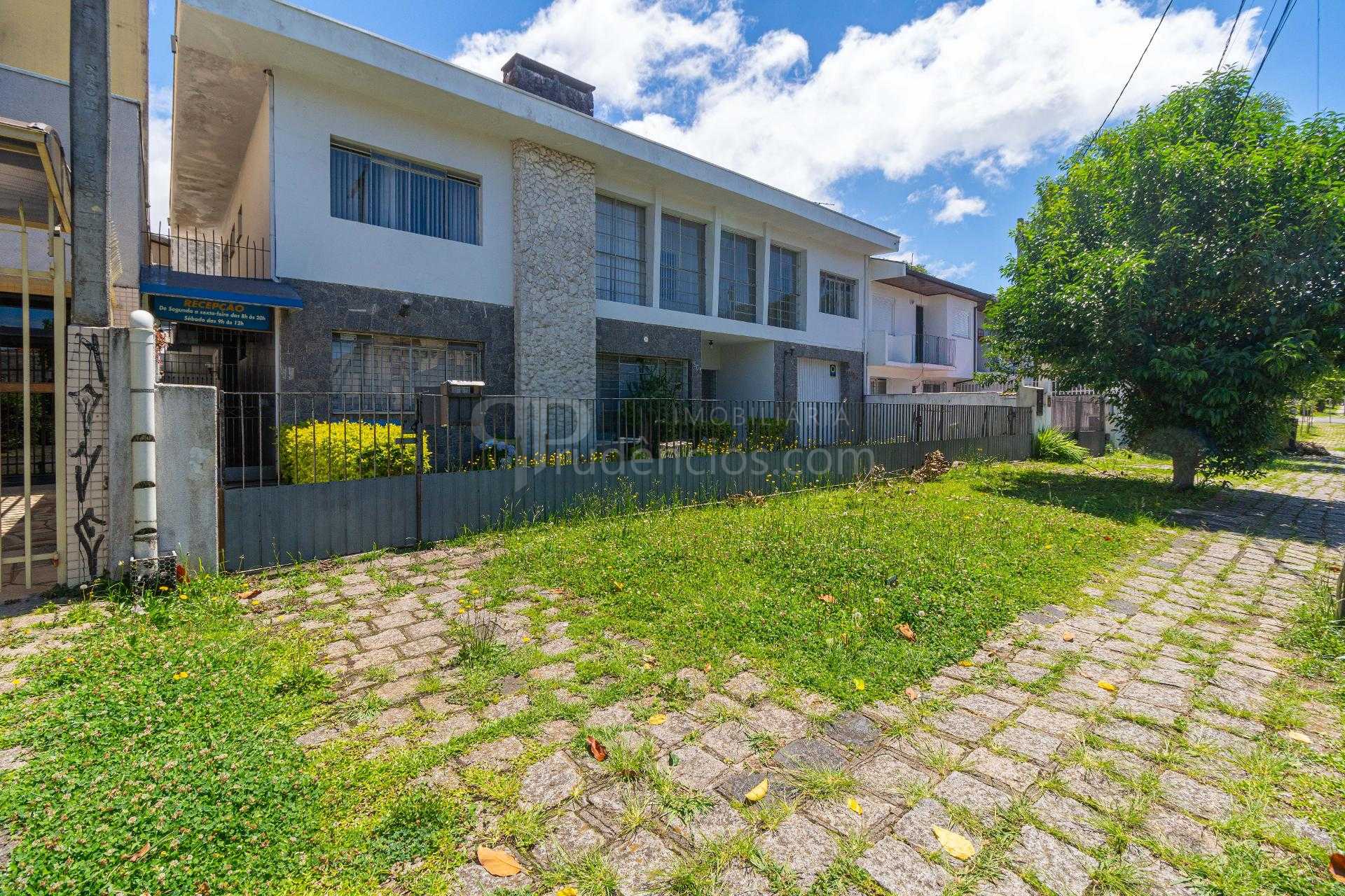 Casa ampla no Alto da XV  400m , 04 suítes, edícula com churra...