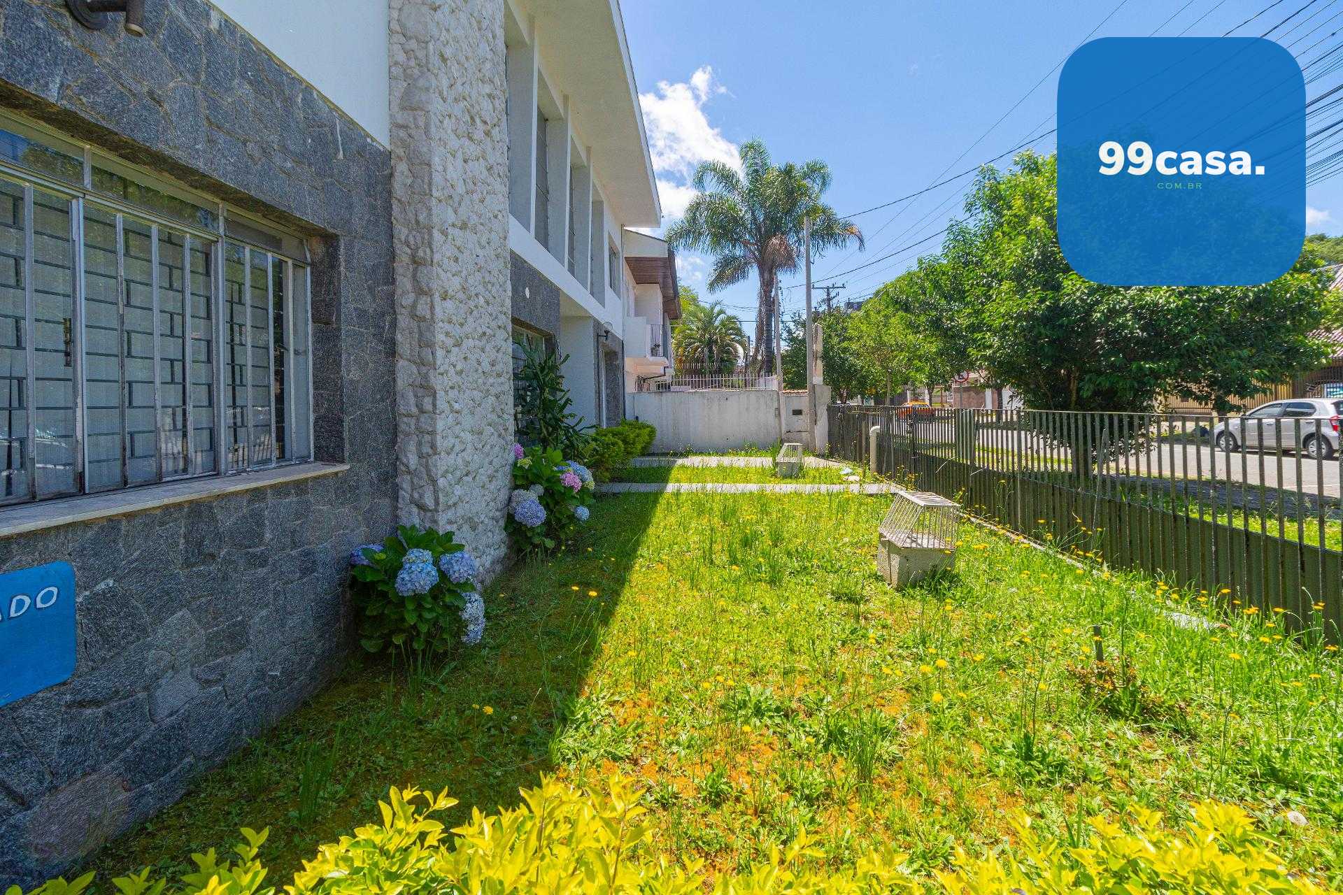 Casa ampla no Alto da XV  400m , 04 suítes, edícula com churra...