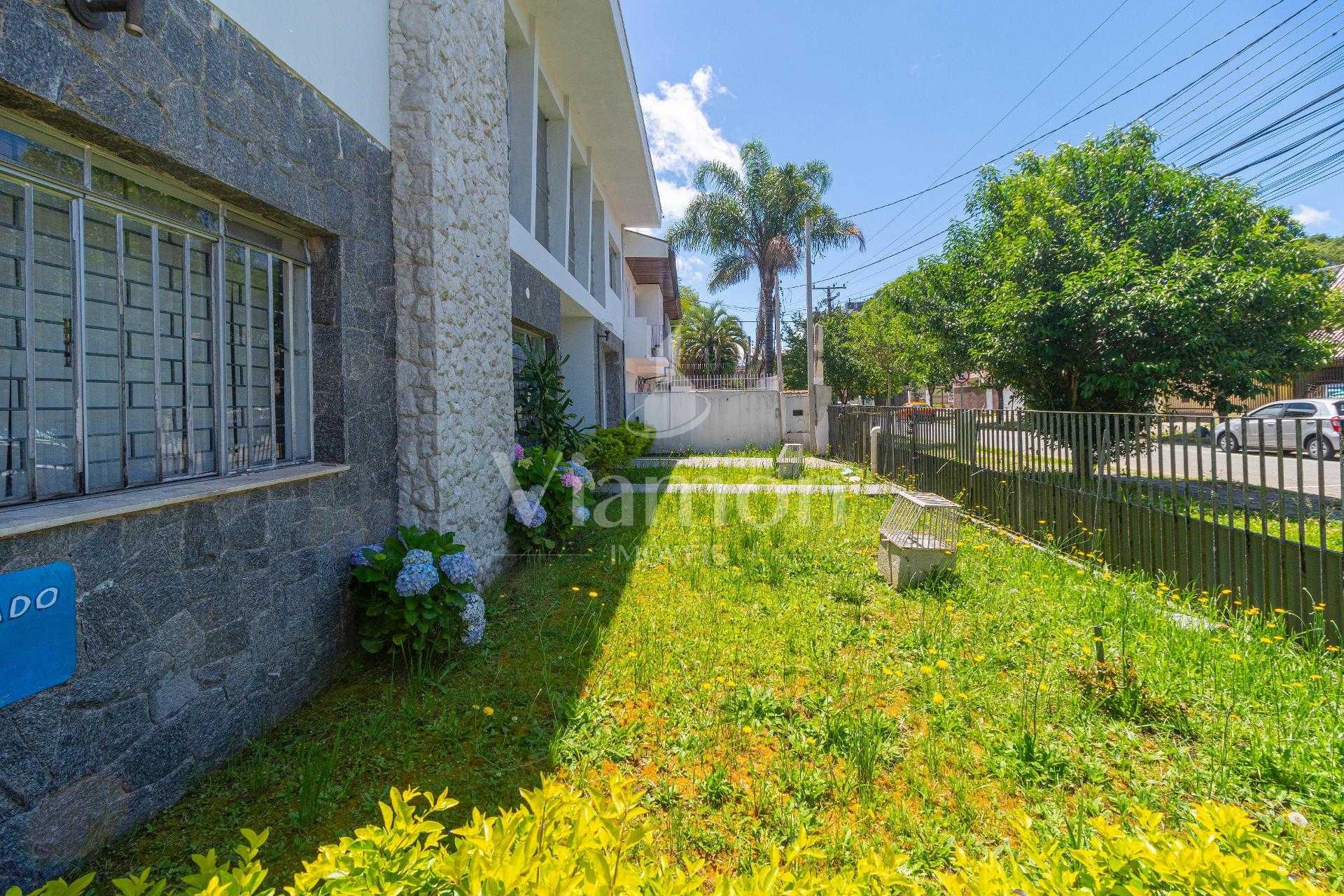 Casa ampla no Alto da XV  400m , 04 suítes, edícula com churra...