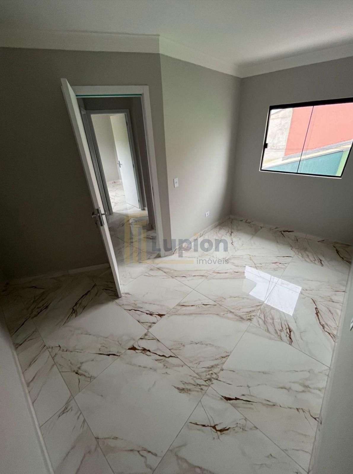 Sobrado no Vitória Régia com 2 Quartos e Possibilidade de Comp...