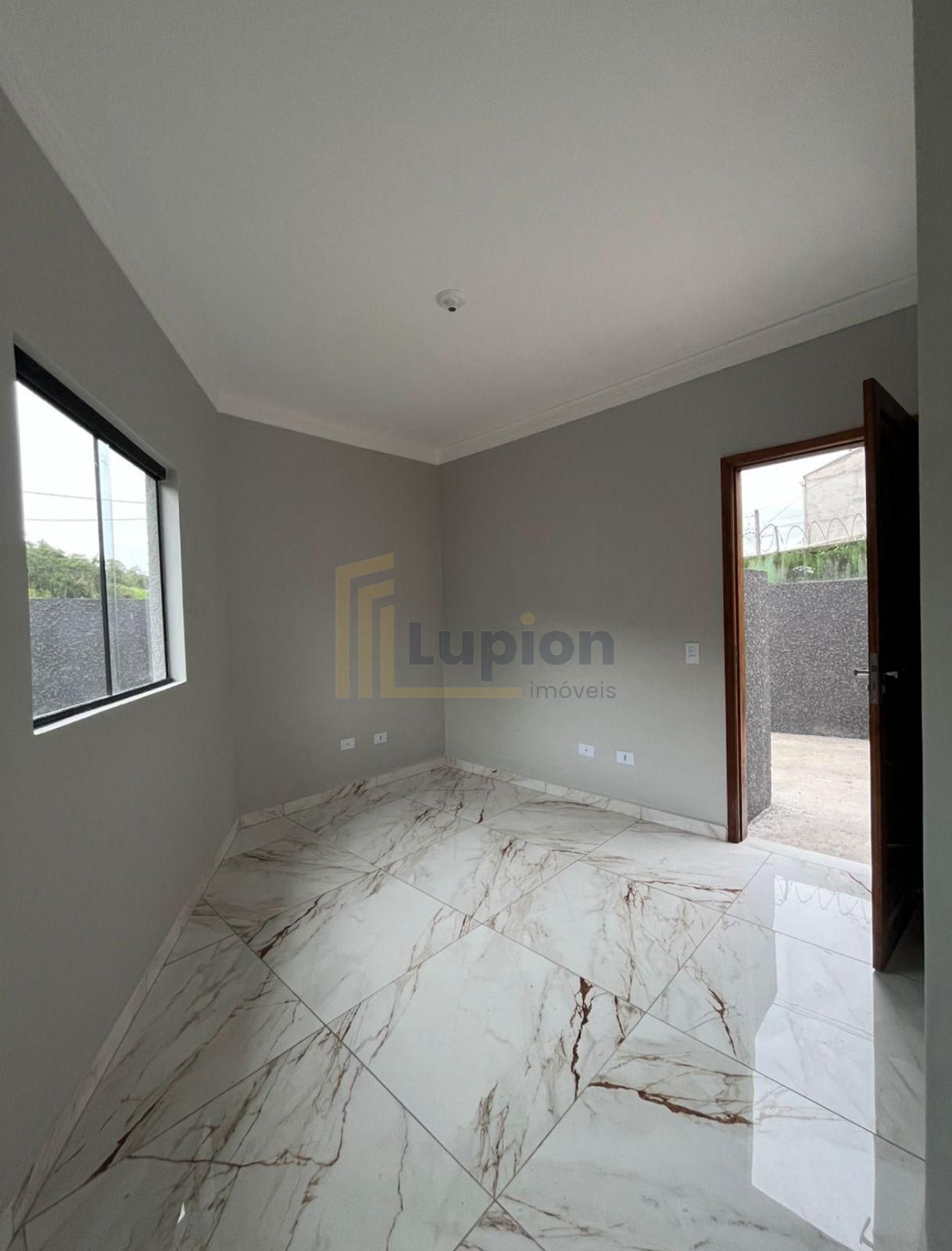 Sobrado no Vitória Régia com 2 Quartos e Possibilidade de Comp...