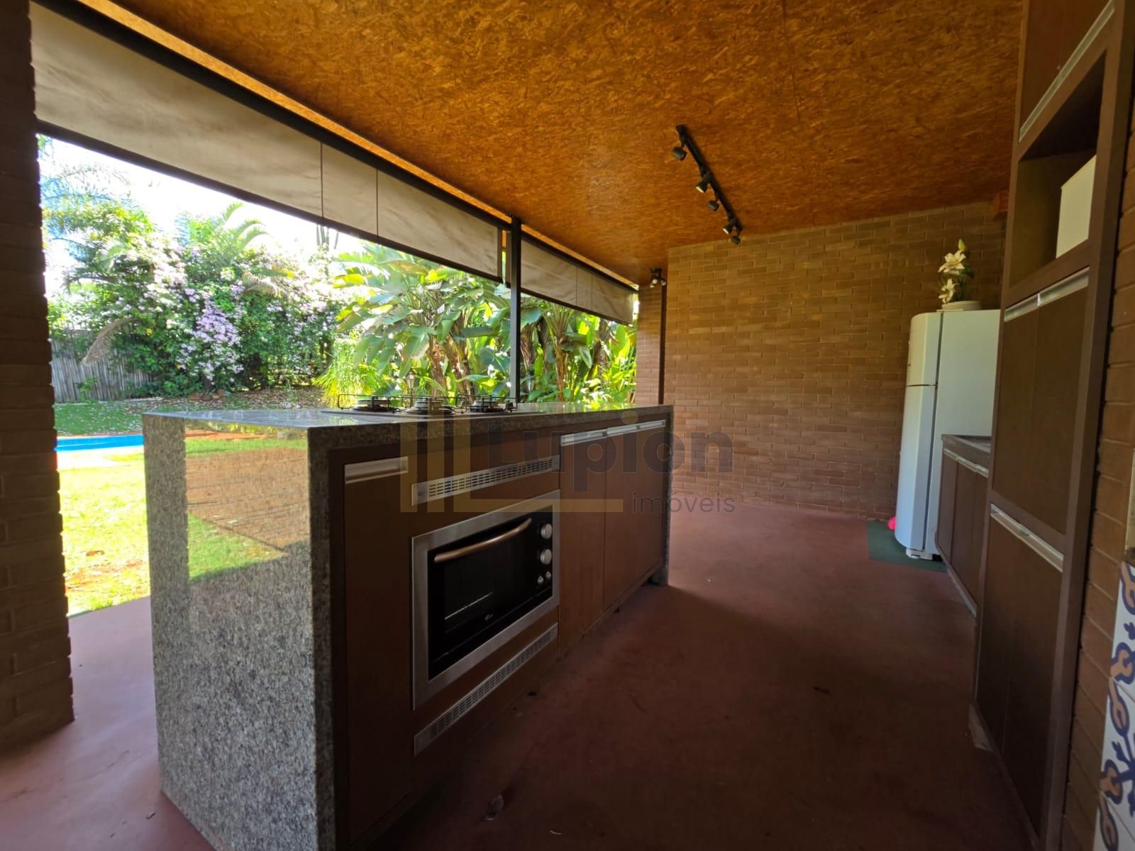 Chácara à Venda em condomínio fechado com piscina e portaria 2...