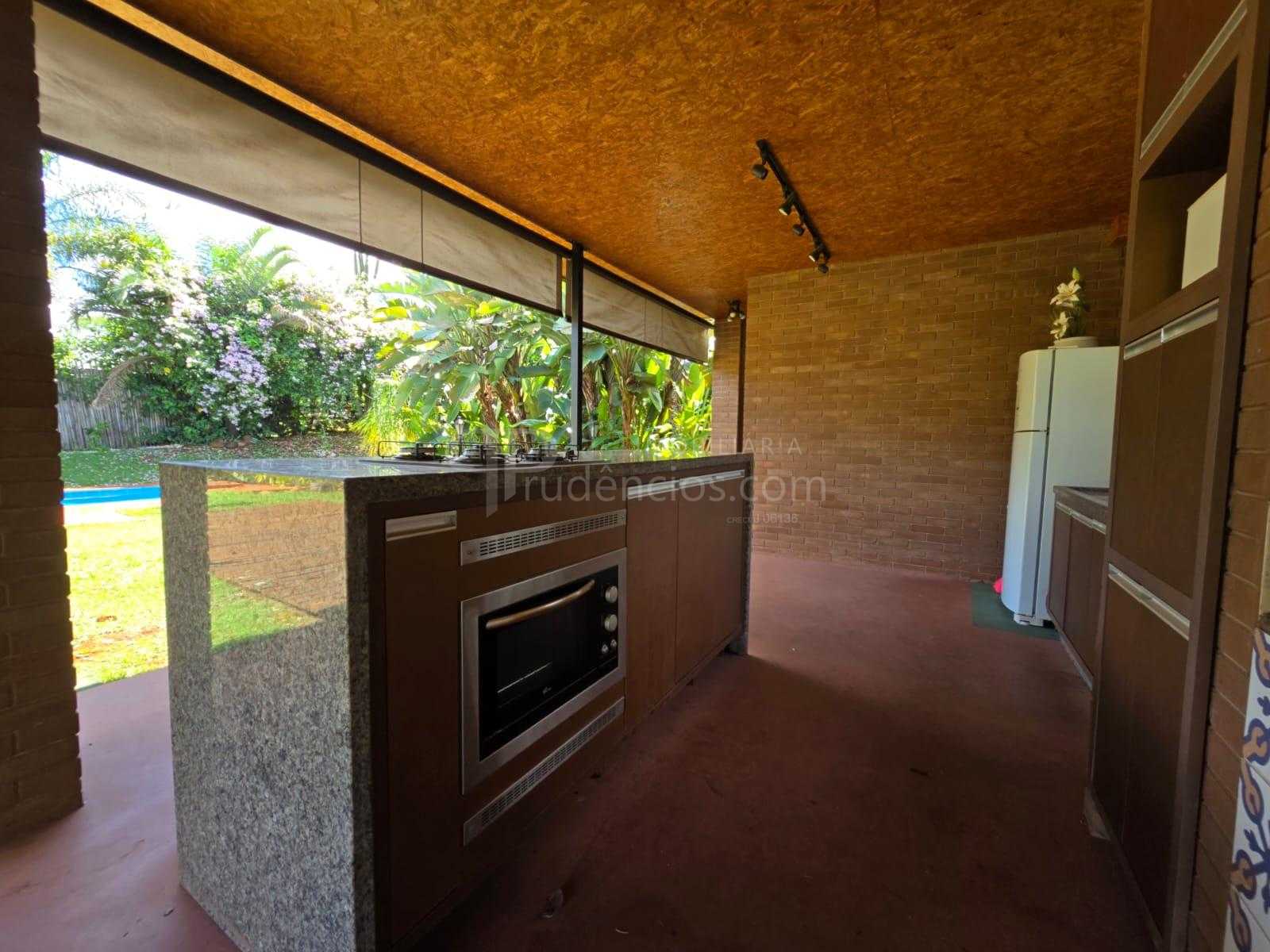 Chácara à Venda em condomínio fechado com piscina e portaria 2...