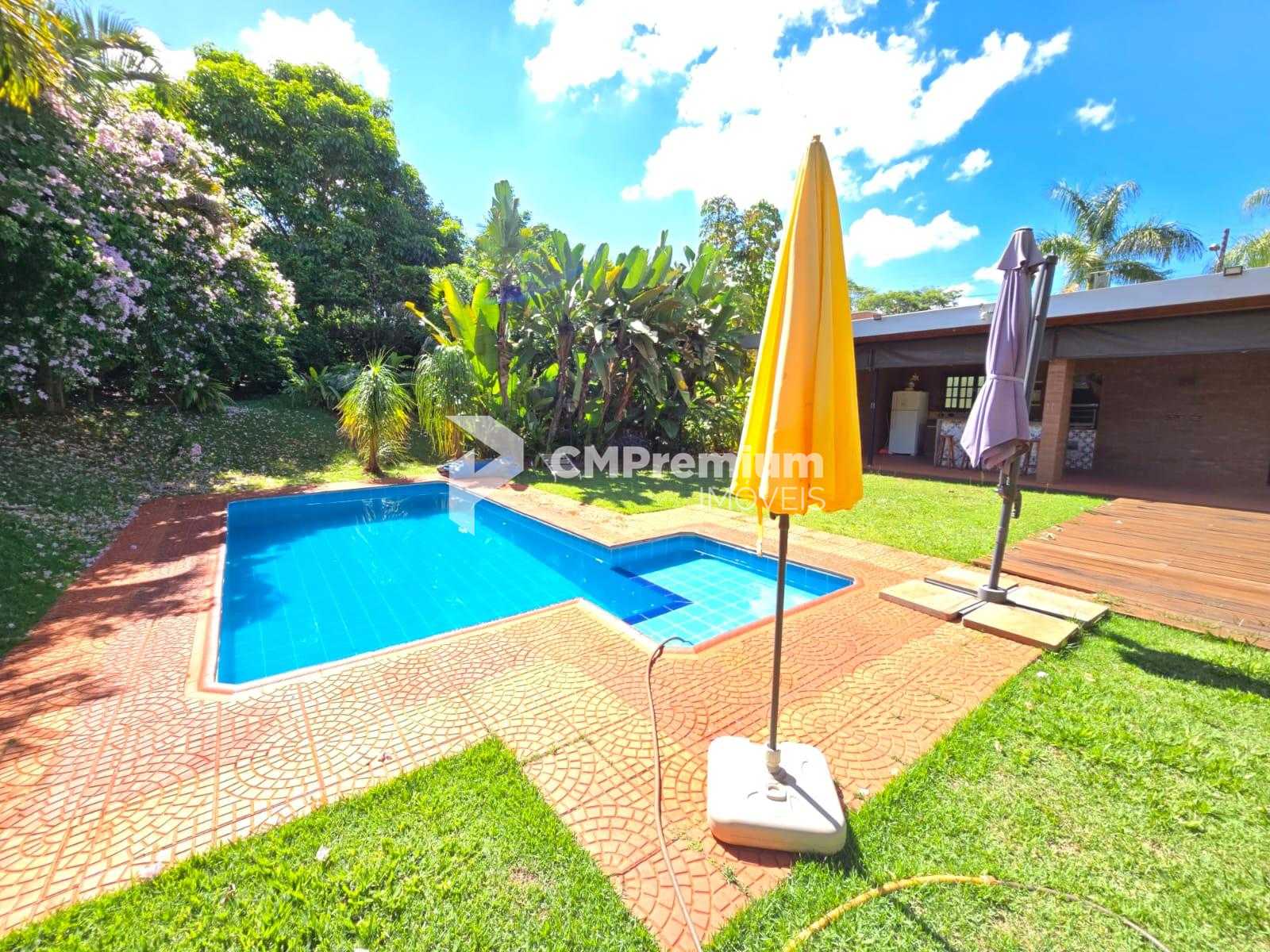 Chácara à Venda em condomínio fechado com piscina e portaria 2...