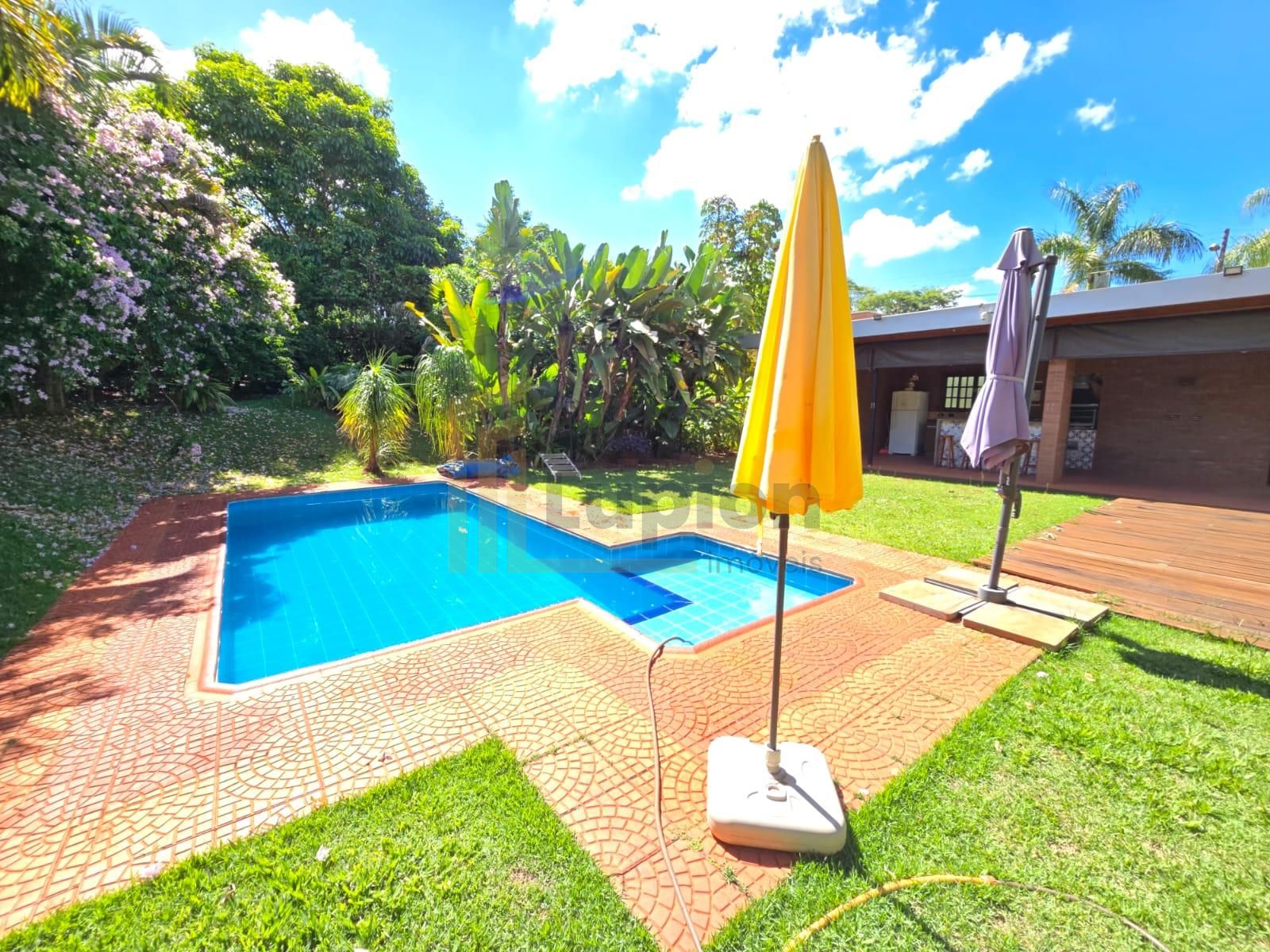 Chácara à Venda em condomínio fechado com piscina e portaria 2...