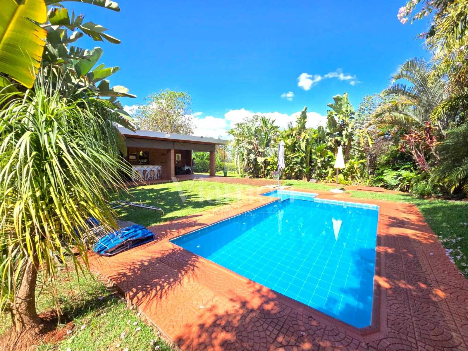 Chácara em condomínio fechado com piscina e portaria 24 hs, 15...