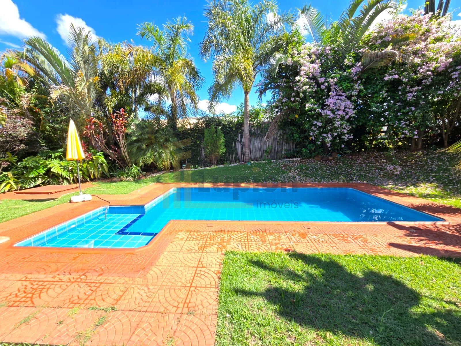 Chácara à Venda em condomínio fechado com piscina e portaria 2...