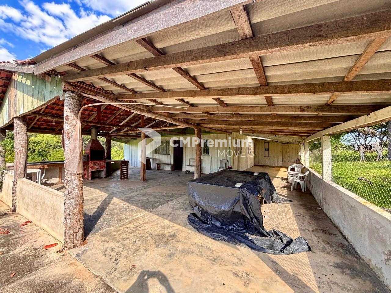 Chácara à Venda em Contenda PR com Piscina, Tanque de Peixes e...