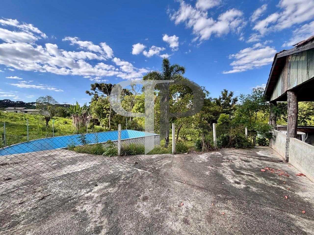Chácara à Venda em Contenda PR com Piscina, Tanque de Peixes e...