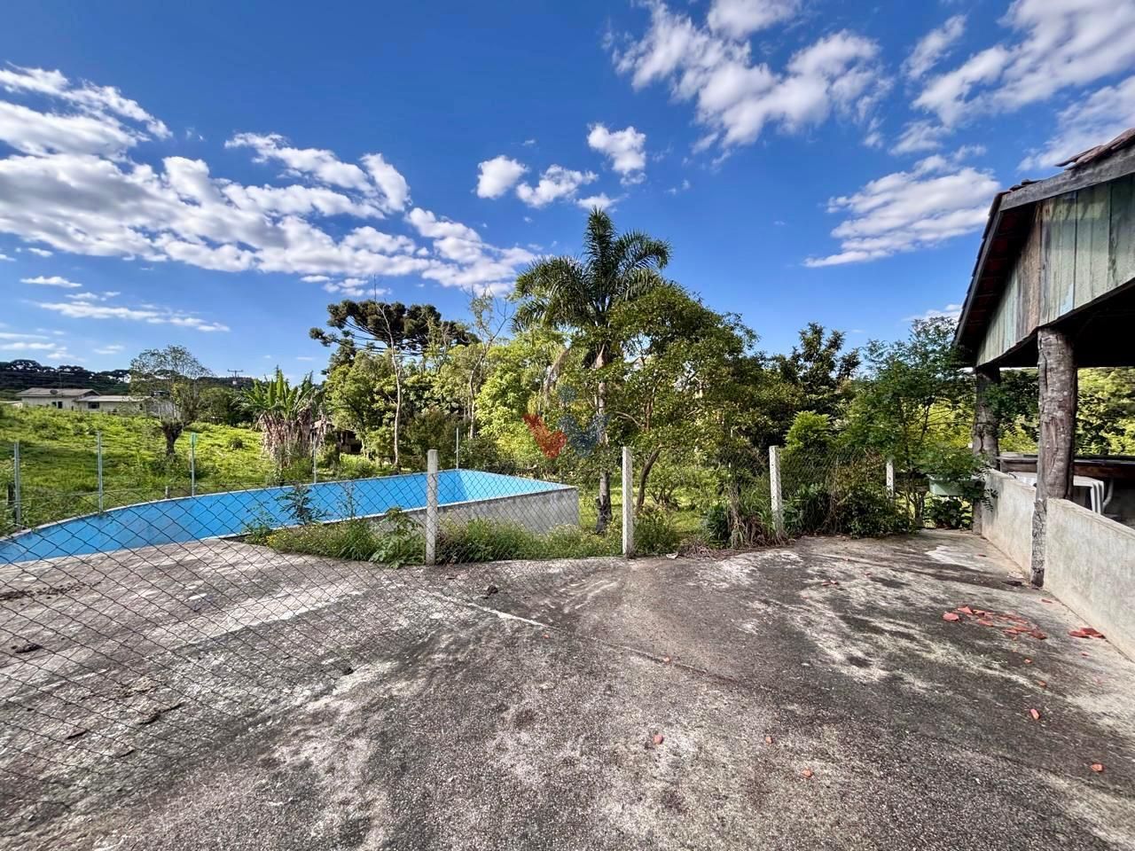 Chácara à Venda em Contenda PR com Piscina, Tanque de Peixes e...