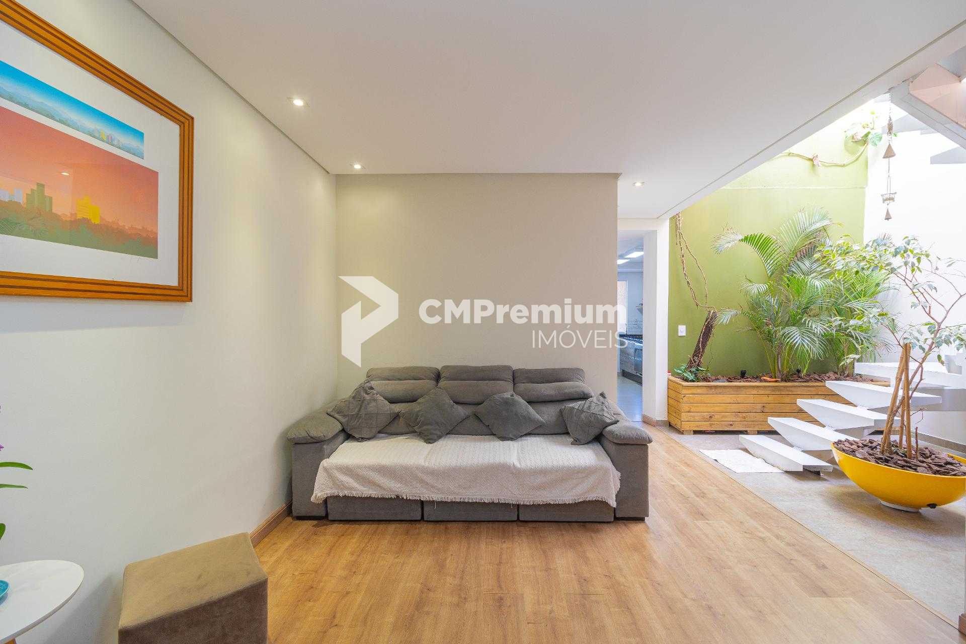 Casa 191m  no Uberaba  2 Pavimentos, Luz Natural, Quintal com ...