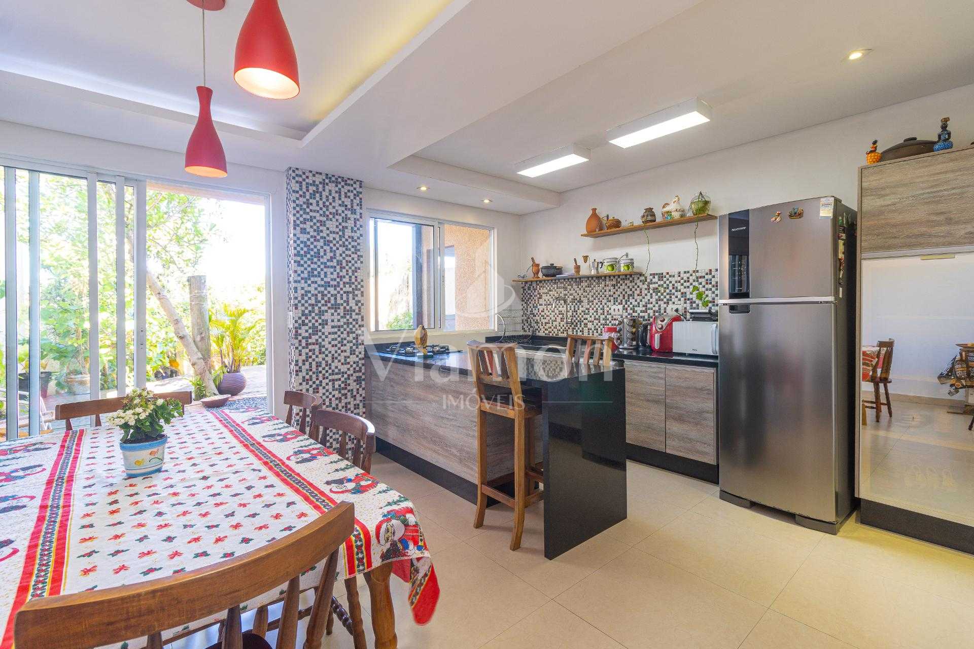 Casa 191m  no Uberaba  2 Pavimentos, Luz Natural, Quintal com ...